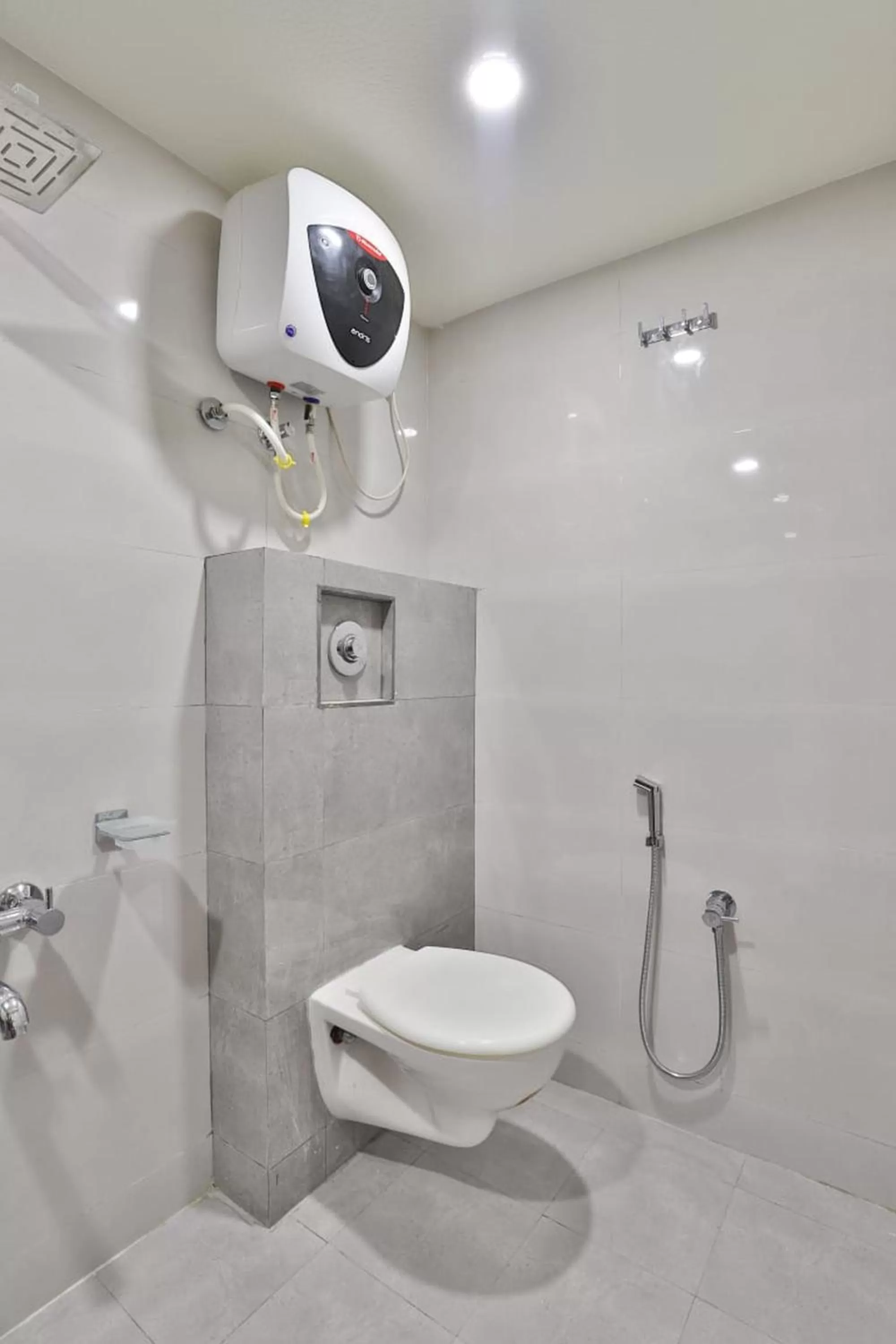 Bathroom in Hotel Nice RAILWAY STATION