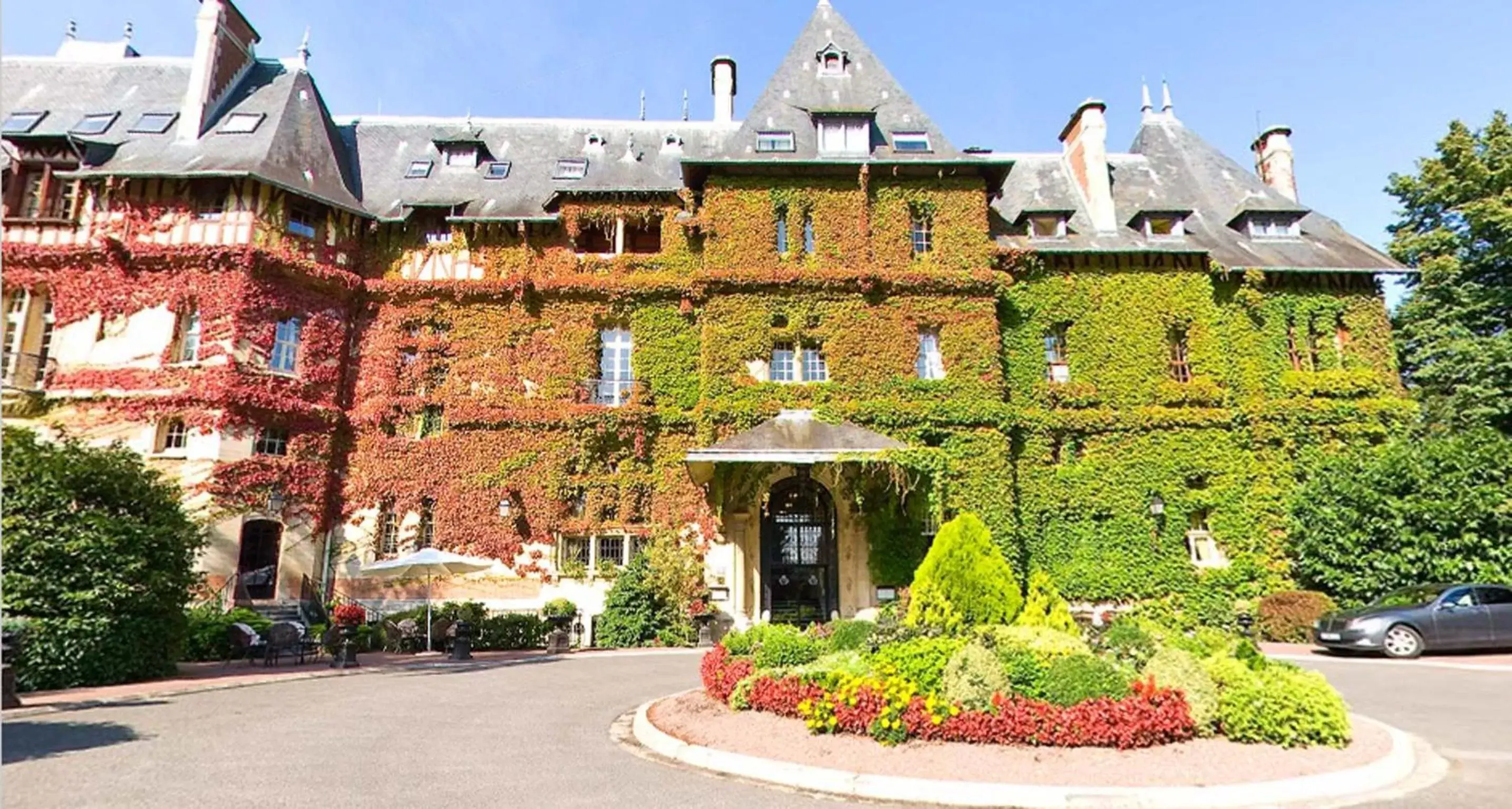 Facade/entrance, Property Building in Chateau de Montvillargenne