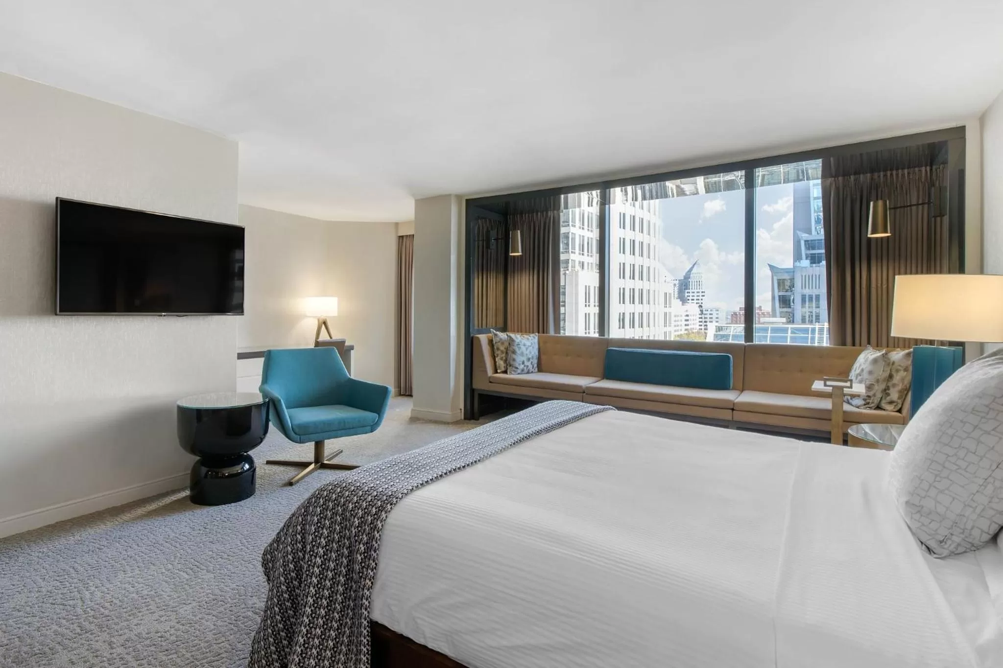 Photo of the whole room, Bed in Omni Charlotte Hotel