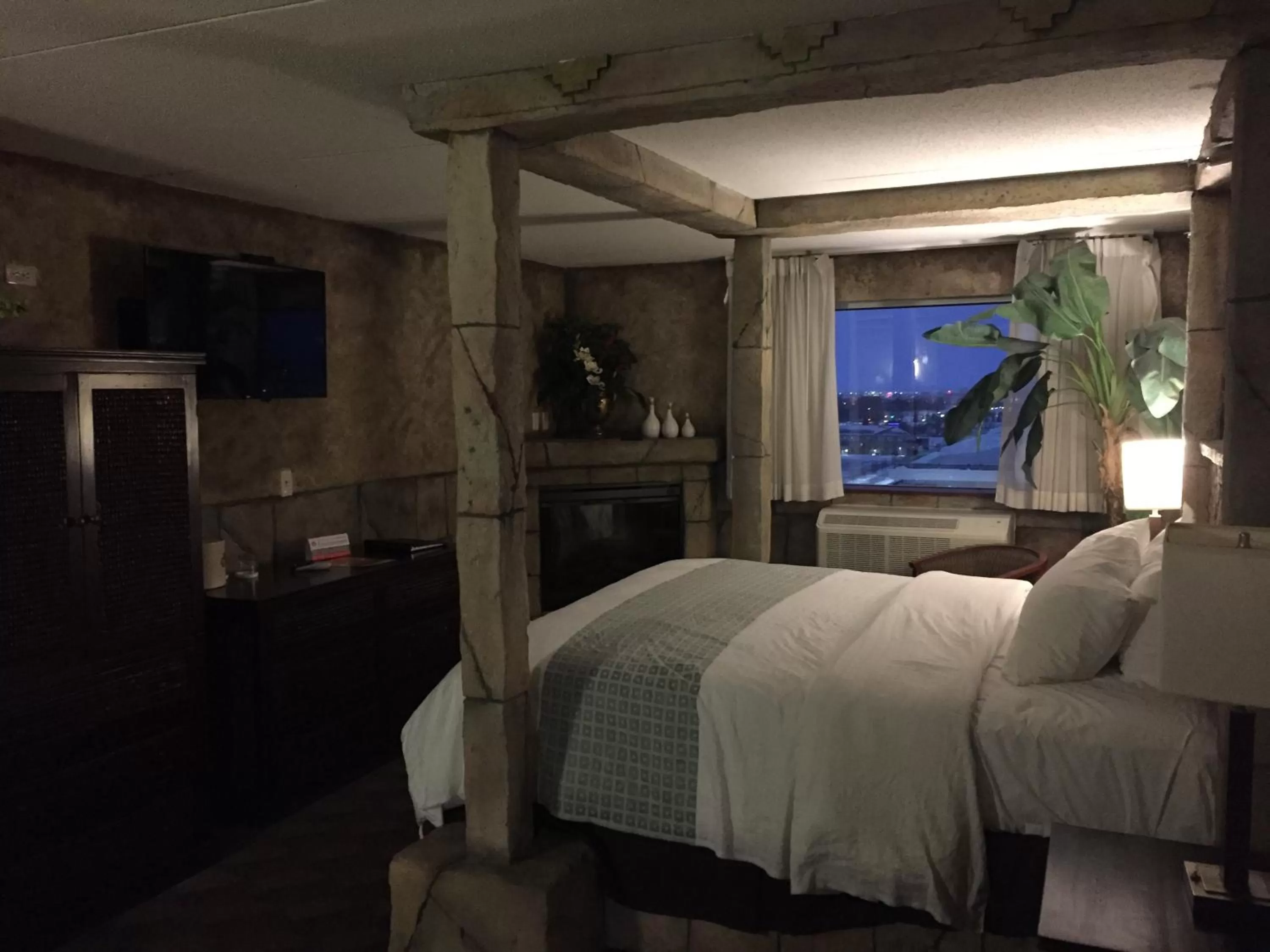 Photo of the whole room, Bed in Canad Inns Destination Center Grand Forks