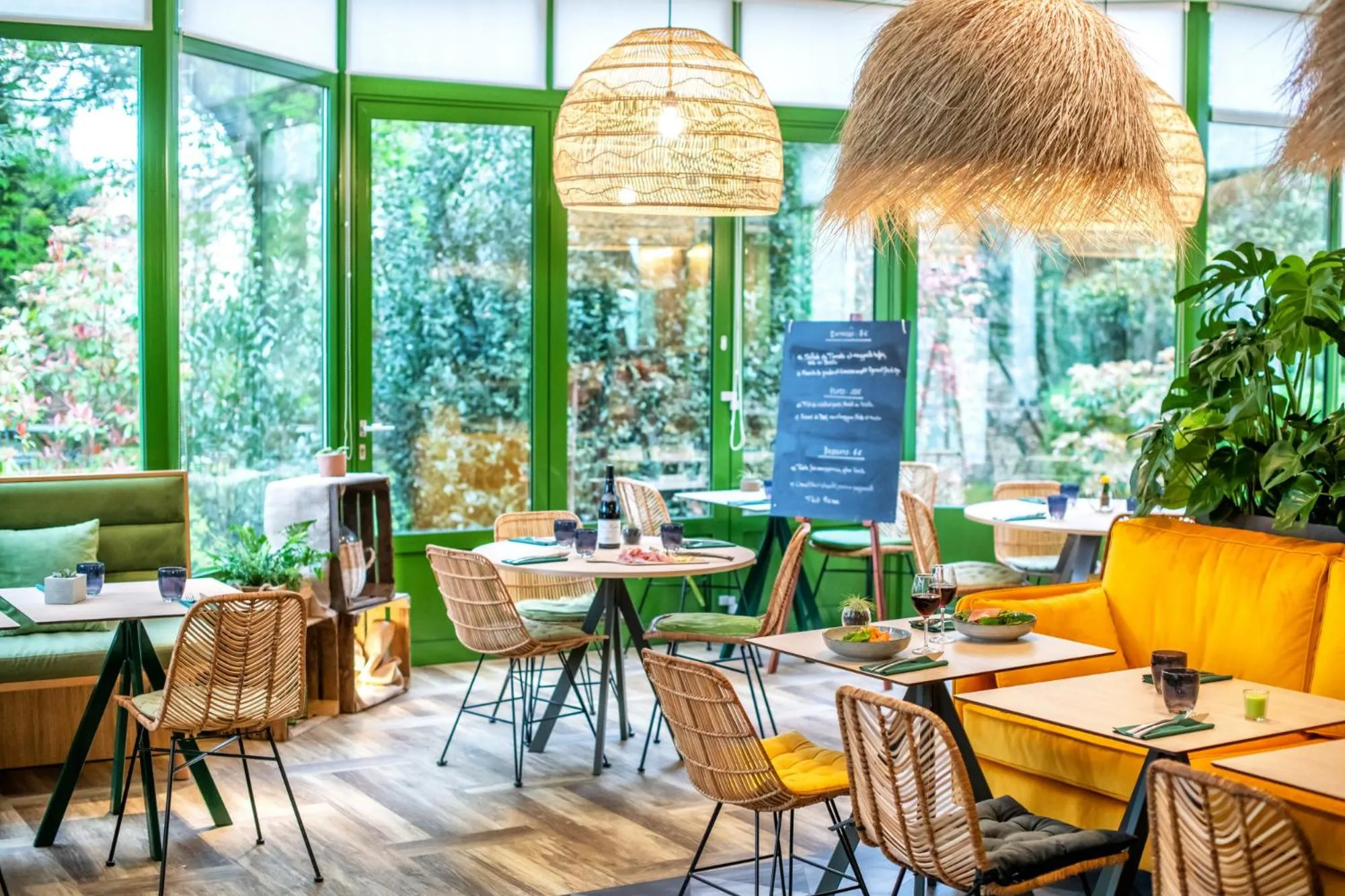 Restaurant/places to eat in Mercure Niort Marais Poitevin