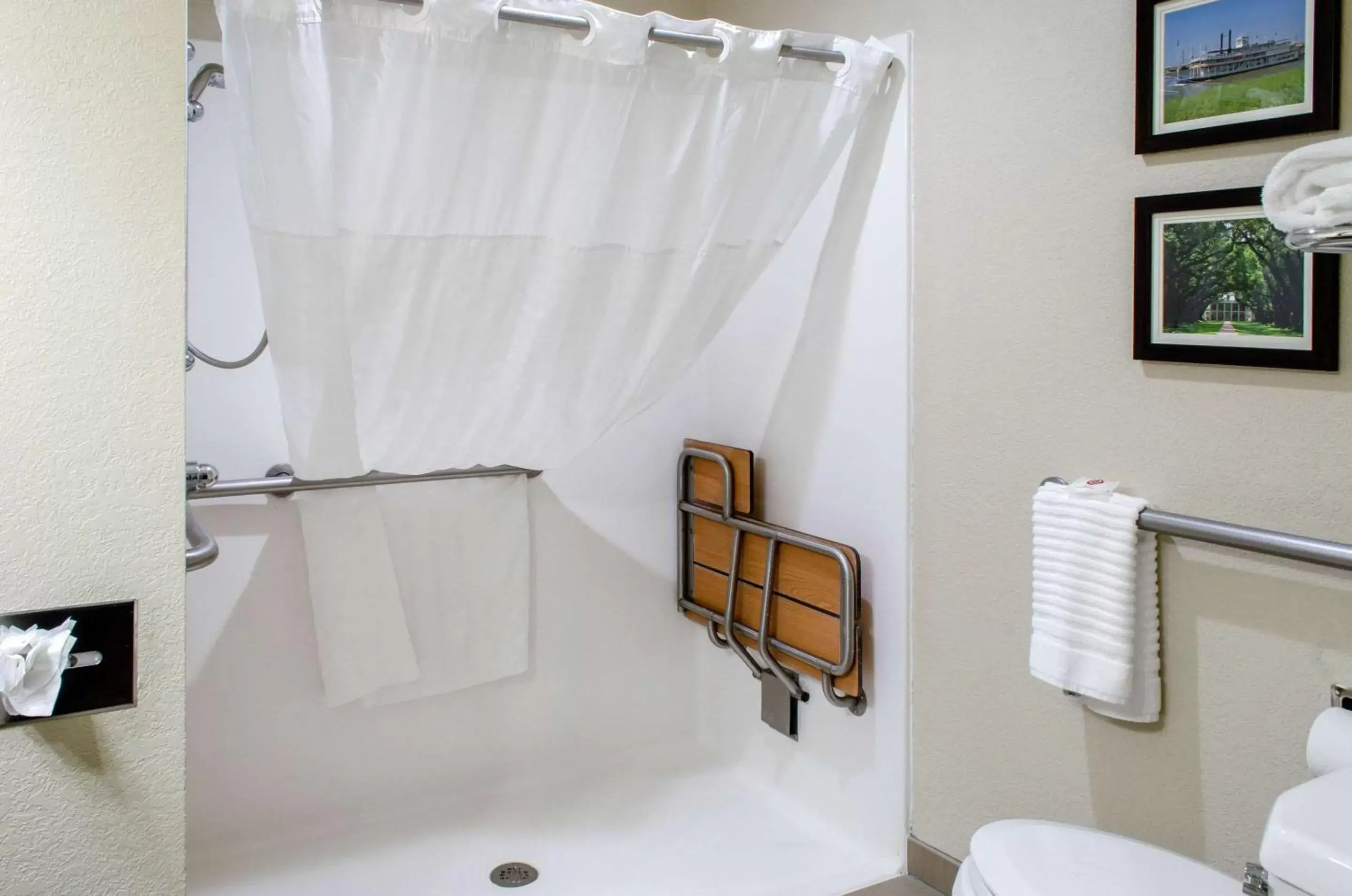 Bedroom, Bathroom in Comfort Inn & Suites Covington - Mandeville