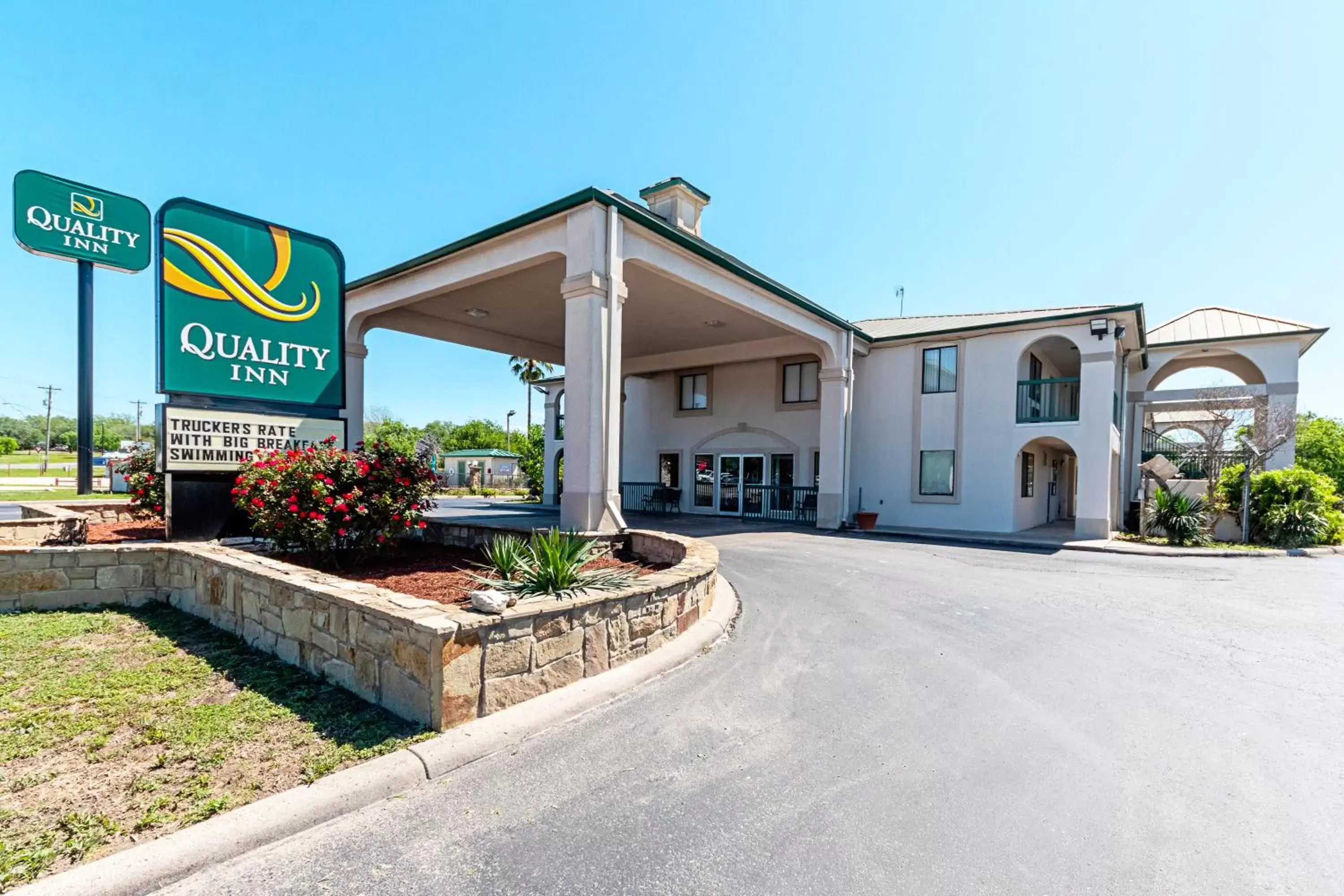 Facade/entrance in Quality Inn