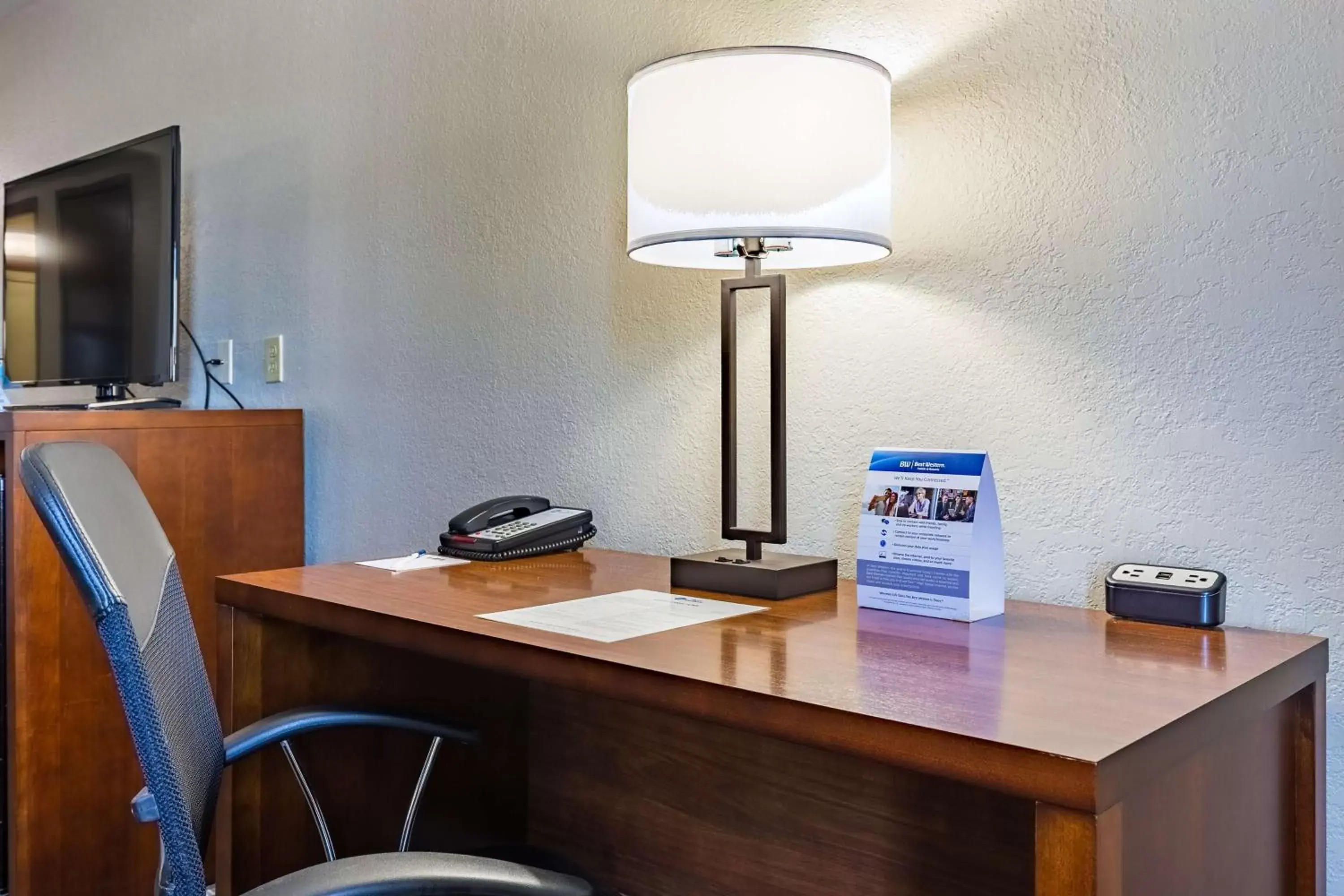 Photo of the whole room, TV/Entertainment Center in Best Western Northwest Corpus Christi Inn & Suites