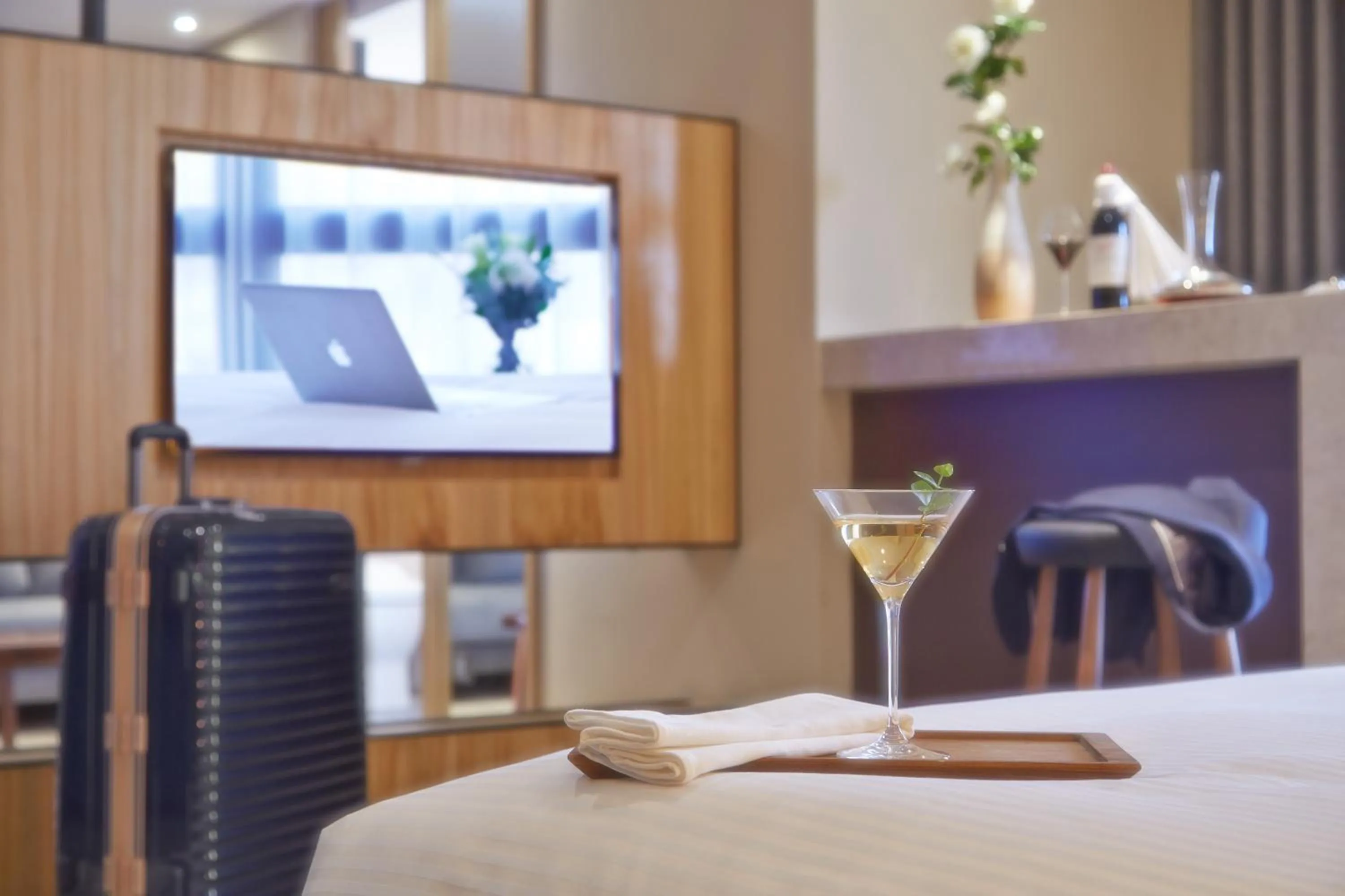 Seating area, Bed in La Vida Hotel