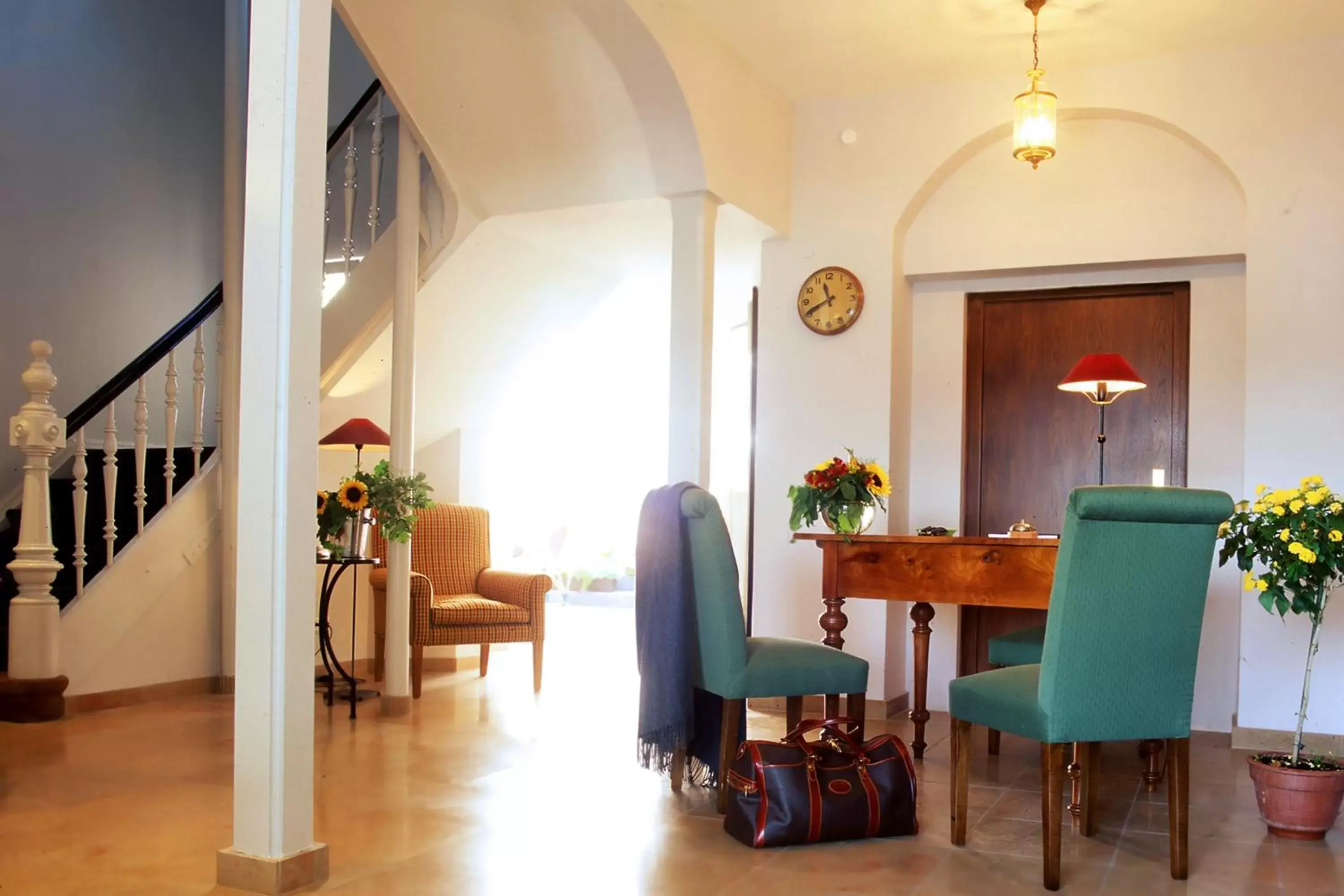 Lobby or reception, Dining Area in Hotel Am Schloss Biebrich