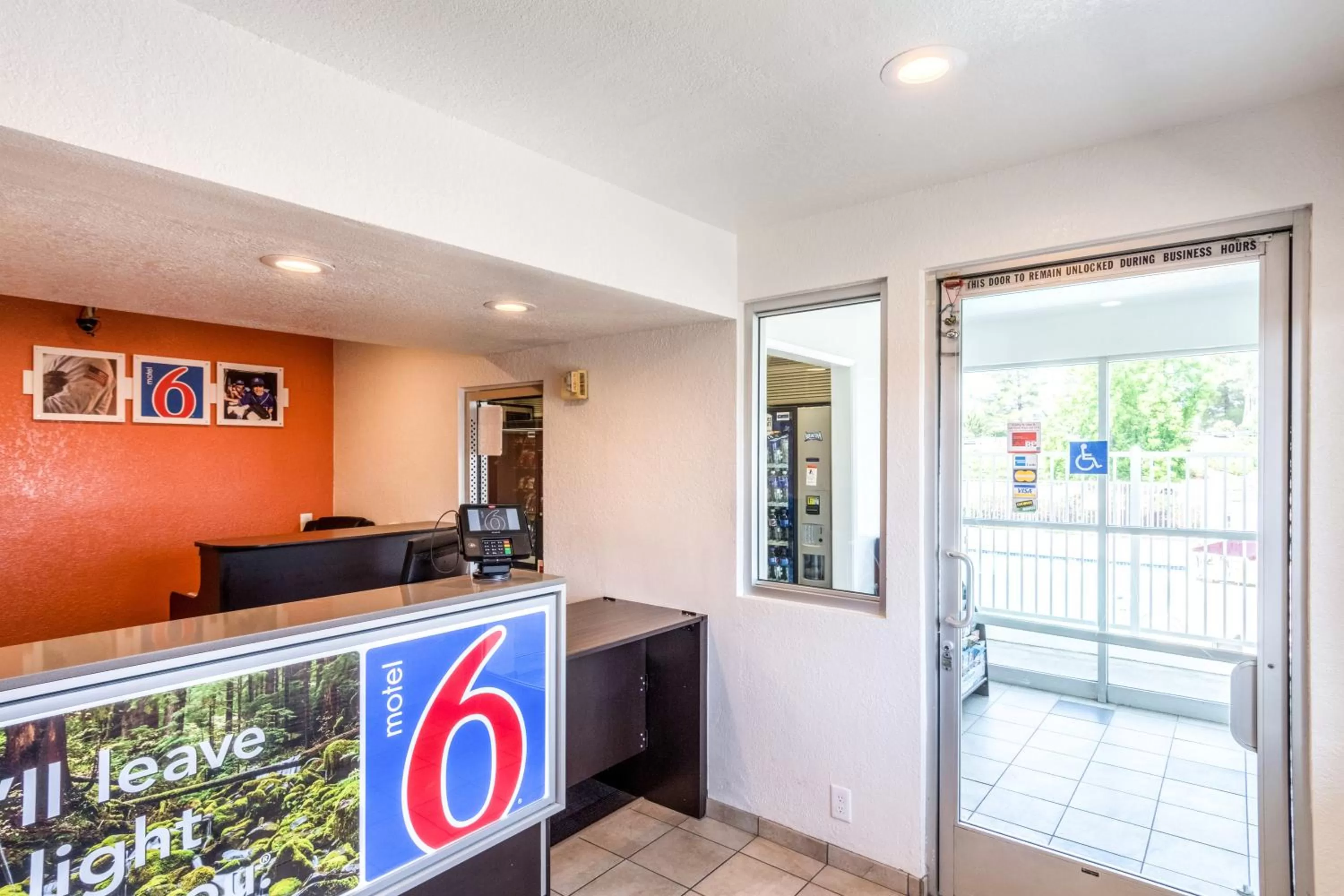 Lobby or reception in Motel 6-Redding, CA - Central