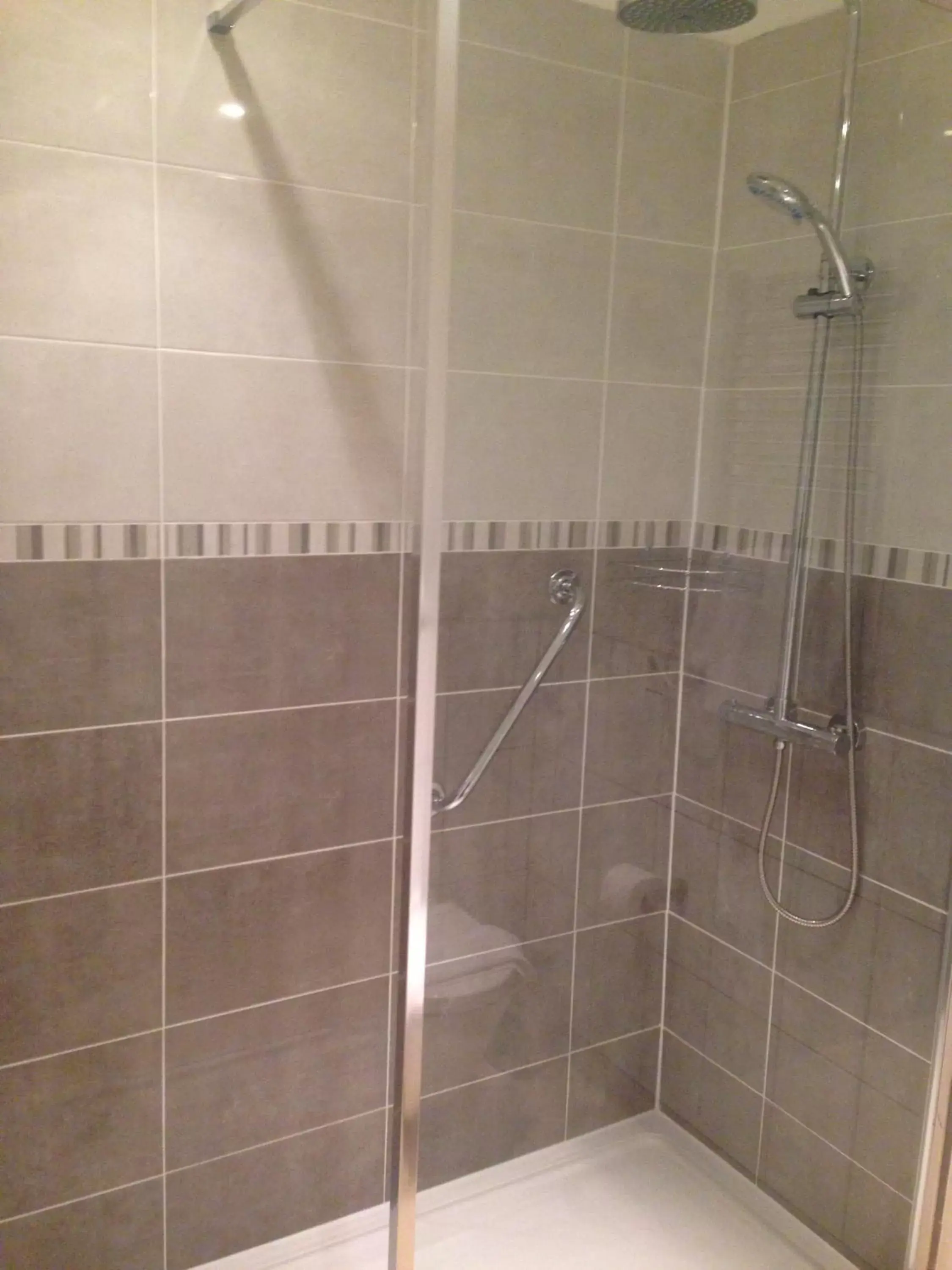 Shower, Bathroom in Best Western Rockingham Forest Hotel