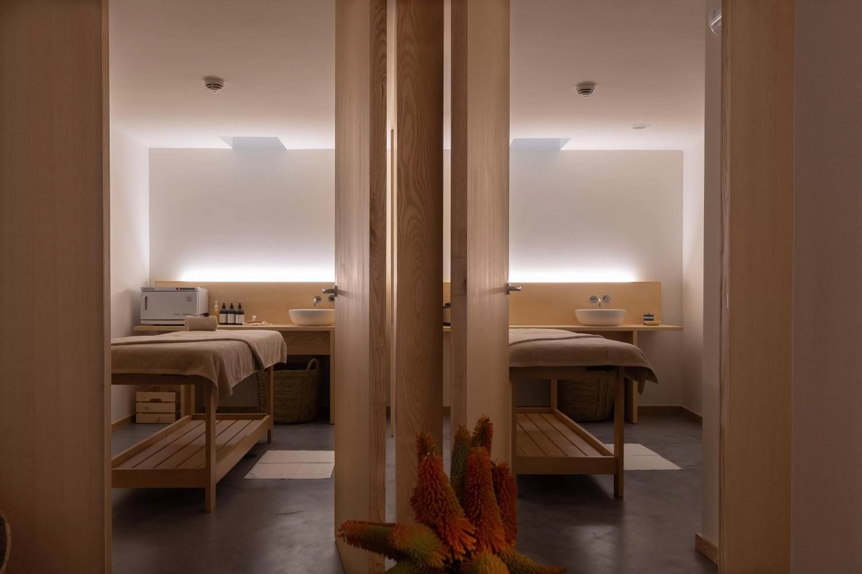 Massage, Bed in Hotel Meira