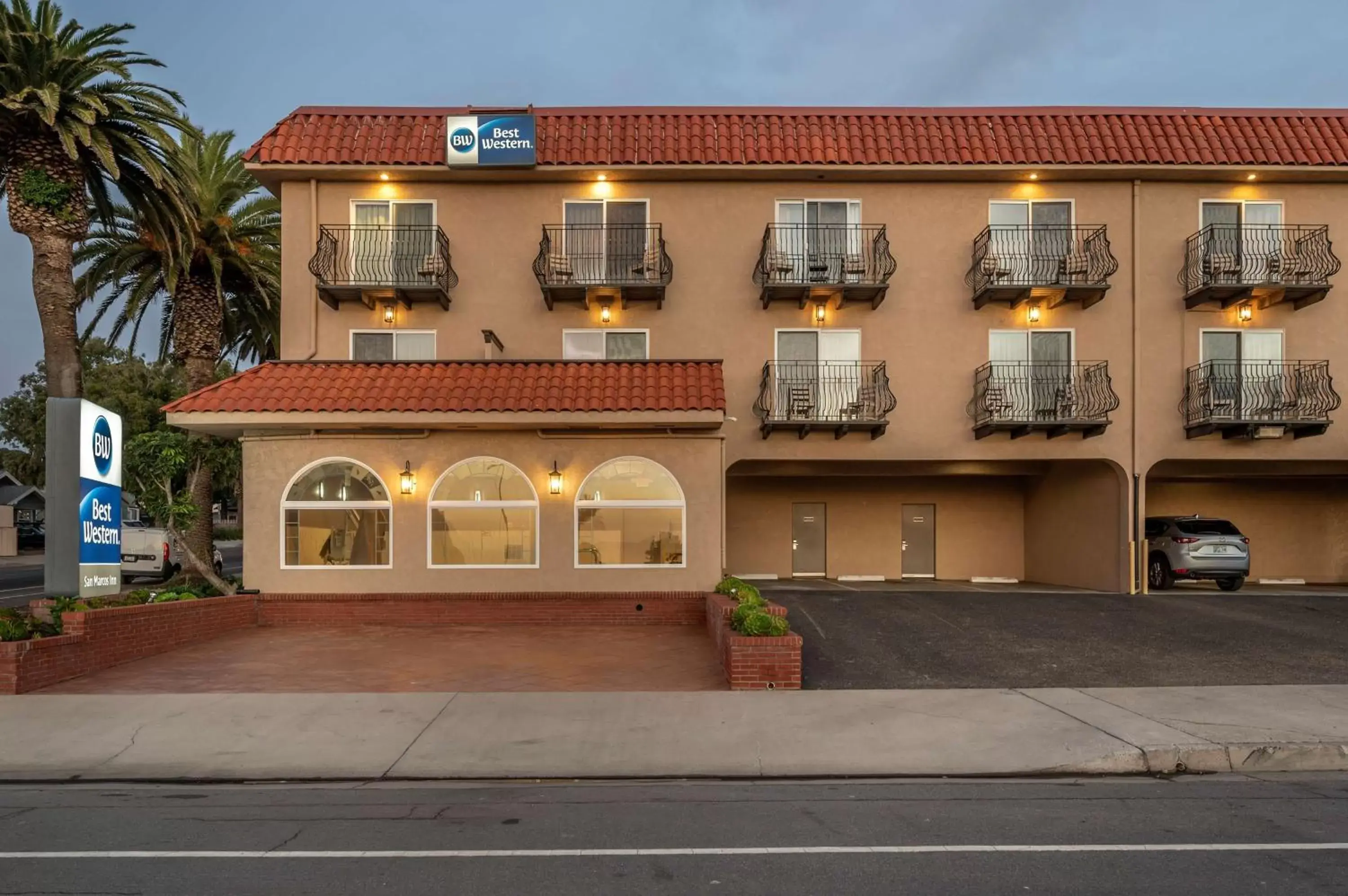 Property Building in Best Western San Marcos Inn