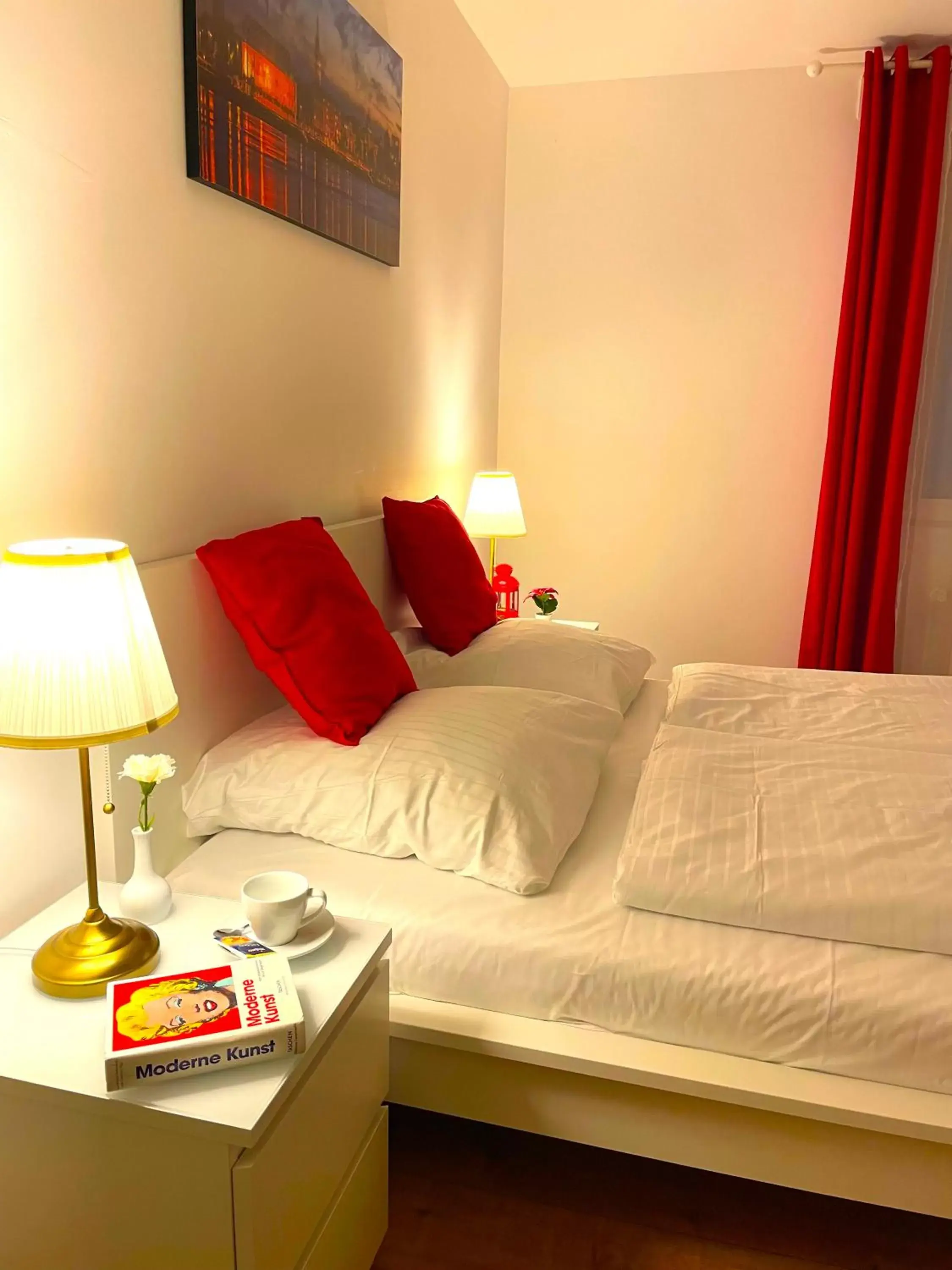 Bedroom, Bed in Hotel Moguntia