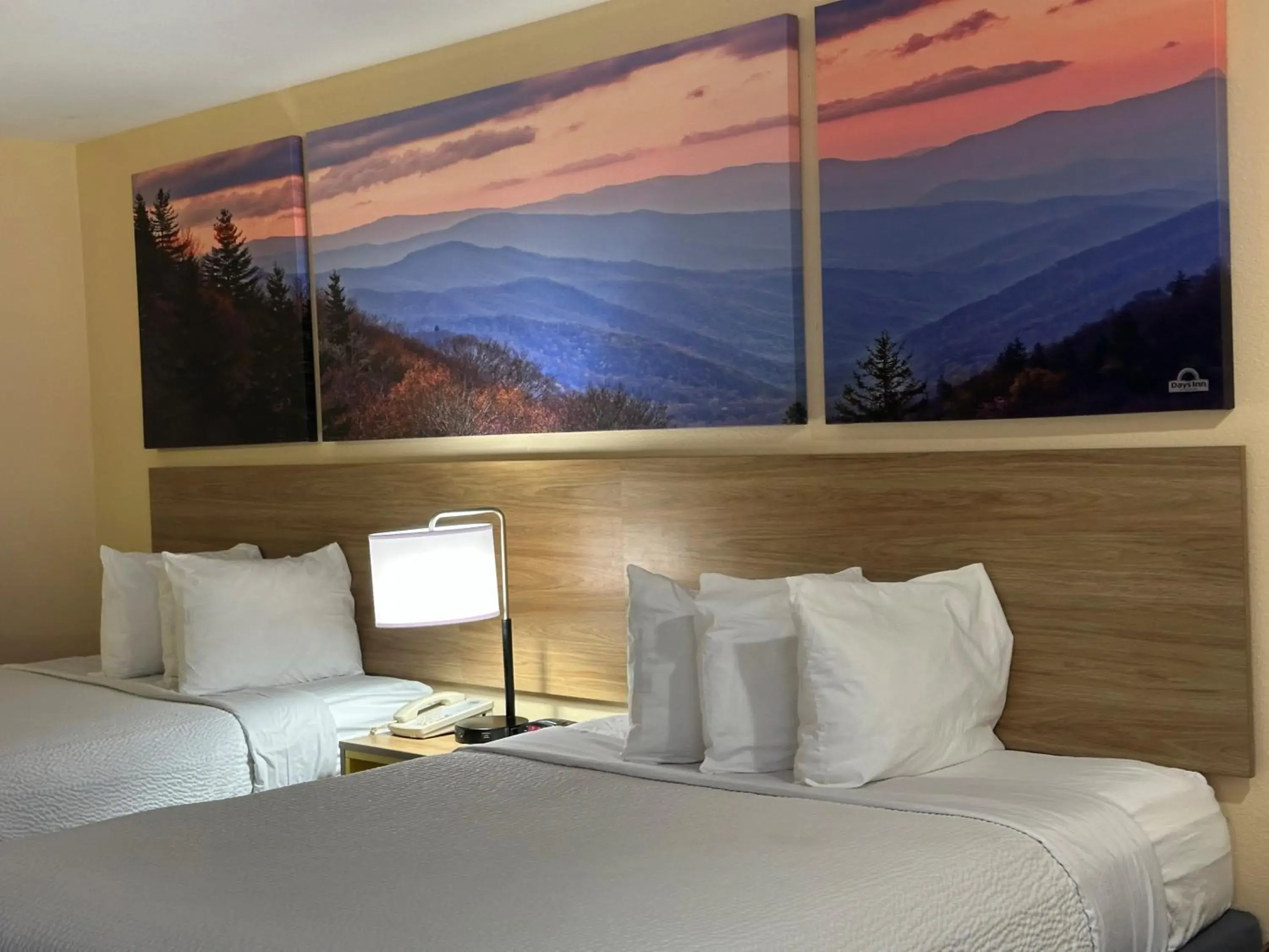 Bedroom, Bed in Days Inn & Suites by Wyndham Eunice