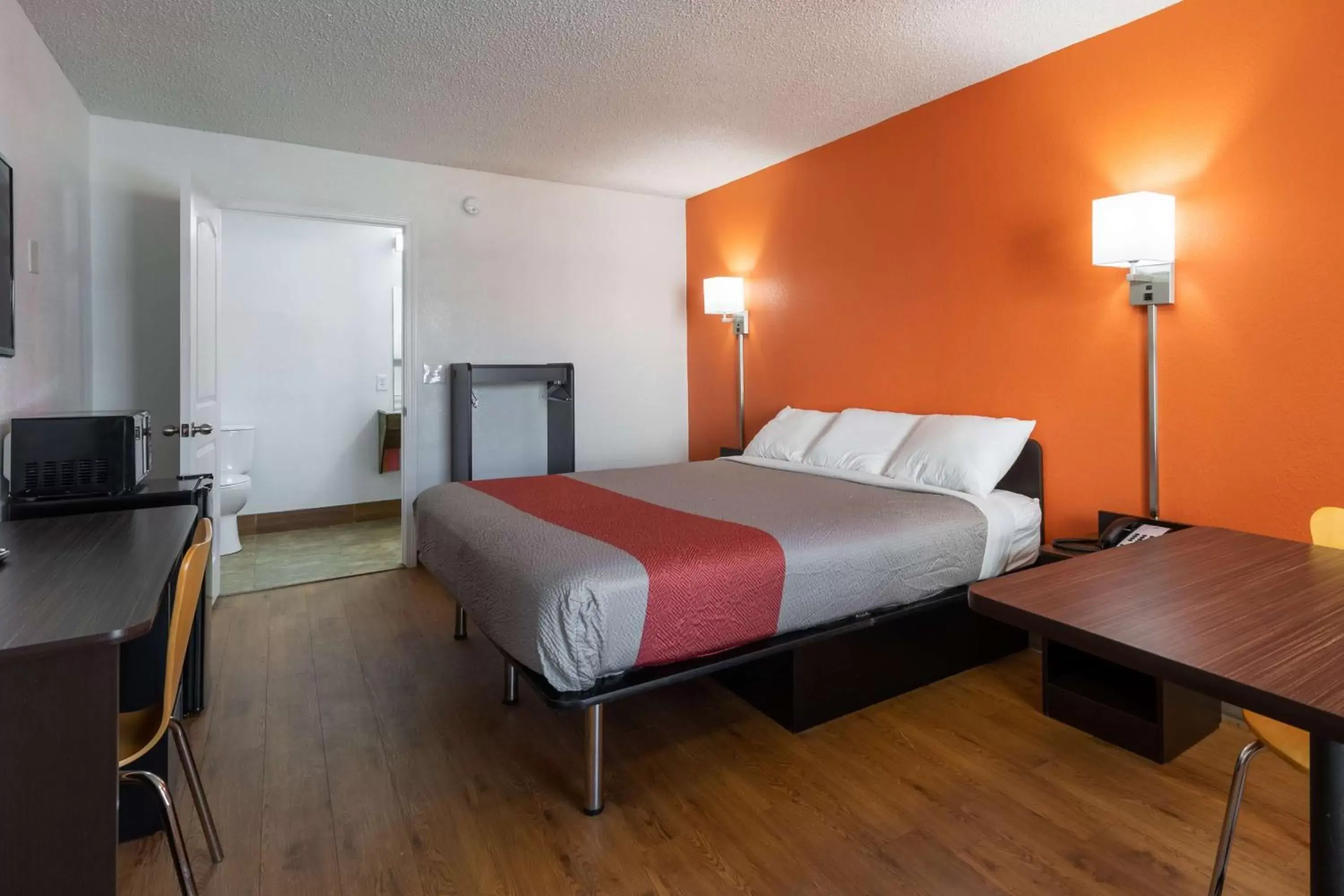Photo of the whole room, Bed in Motel 6-Bryan, TX - University Area