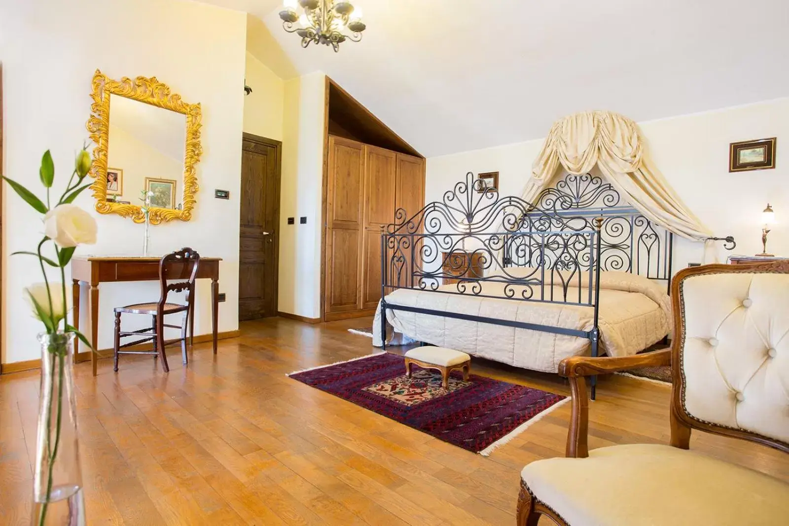 Bedroom, Seating Area in Castello di Altomonte