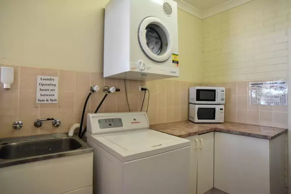 Area and facilities, Kitchen/Kitchenette in The Crossing Motel