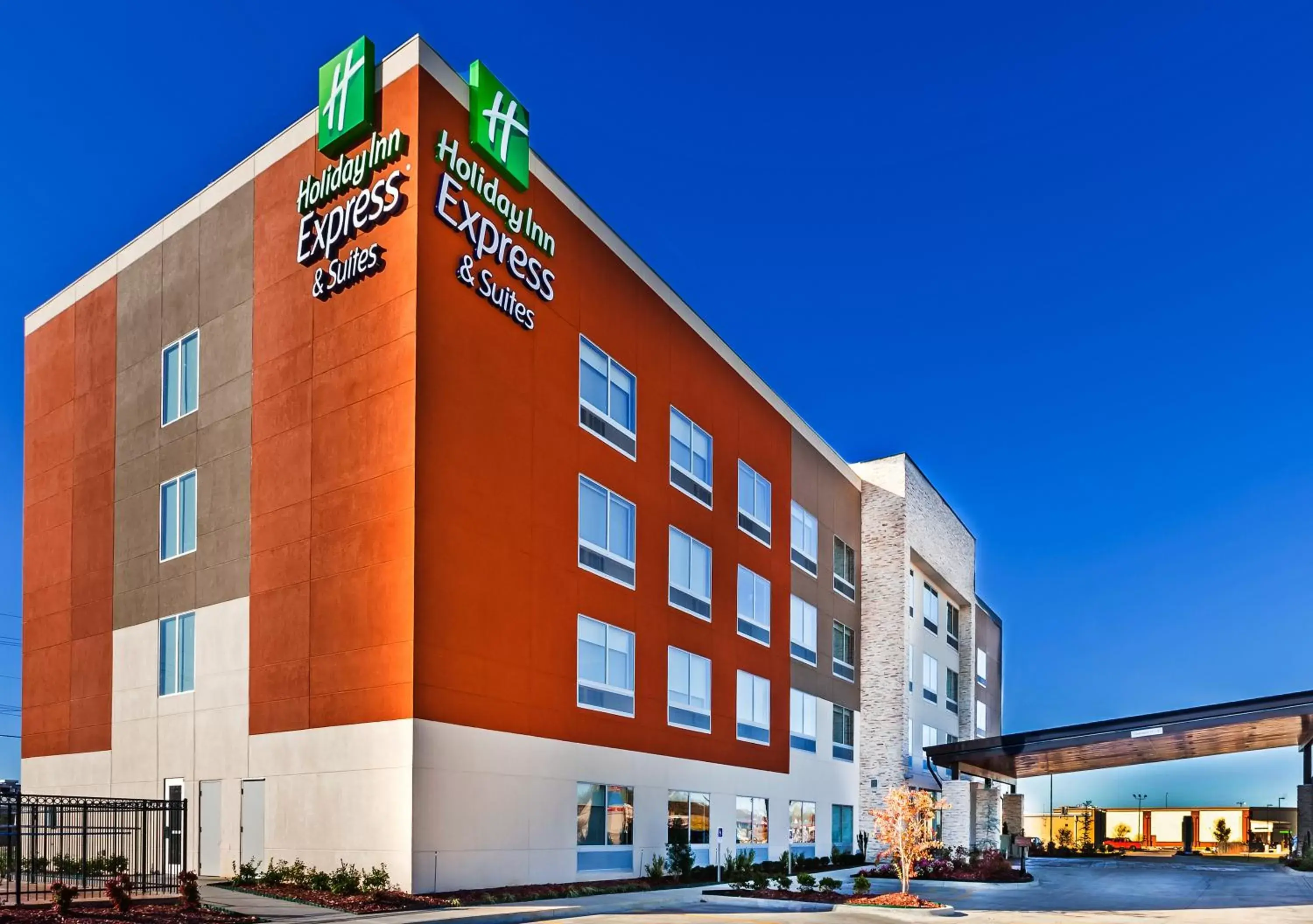 Property building in Holiday Inn Express & Suites Tulsa West - Sand Springs by IHG Property building in Holiday Inn Express & Suites Tulsa West - Sand Springs by IHG