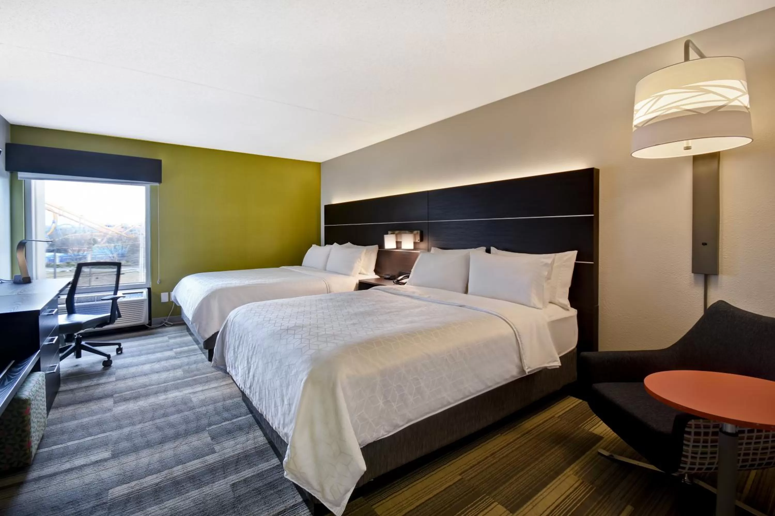 Photo of the whole room, Bed in Holiday Inn Express & Suites Allentown-Dorney Park Area by IHG
