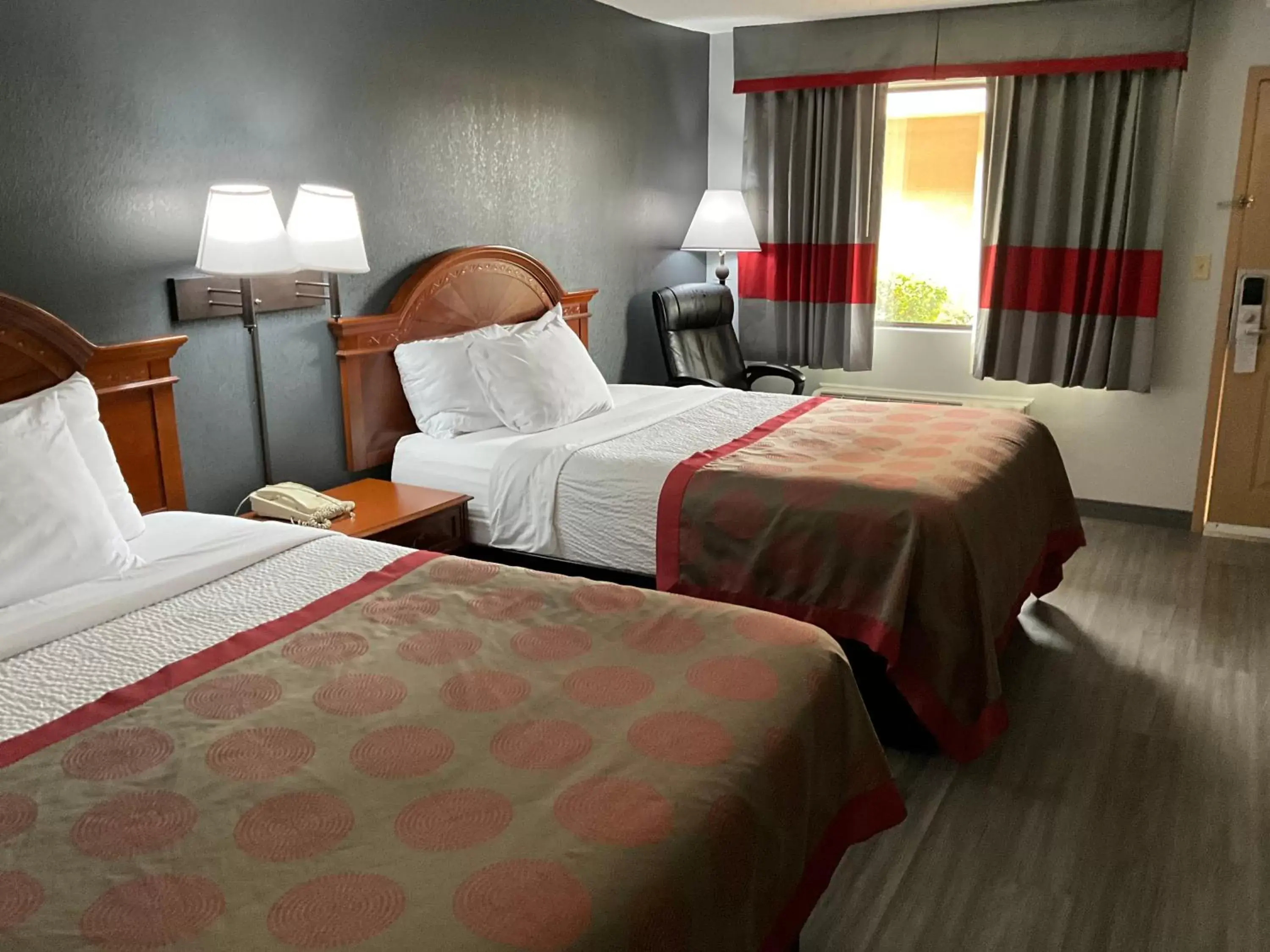 Bedroom, Bed in Ramada by Wyndham Macon