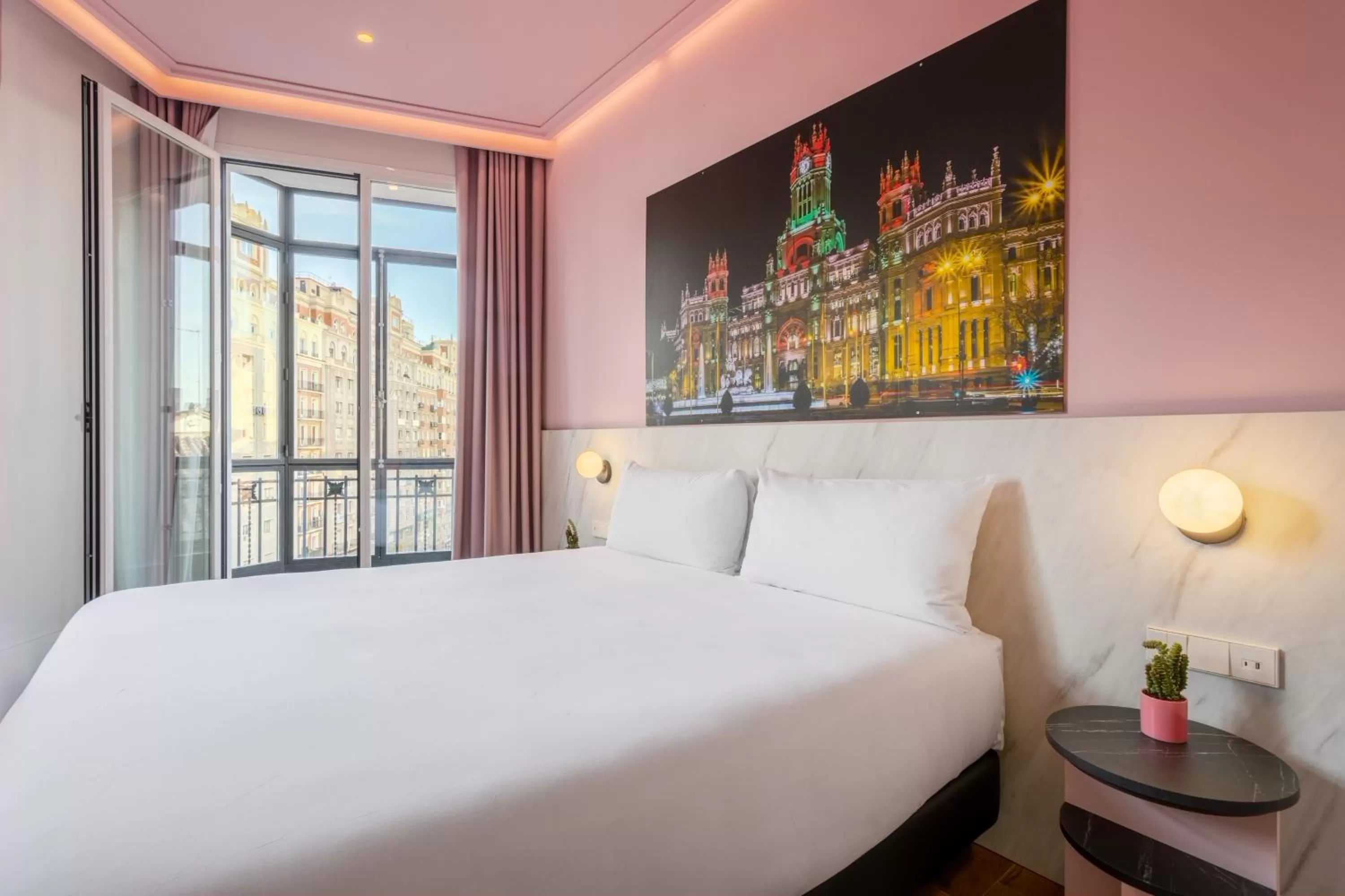 Bed in Ikonik Gran Vía