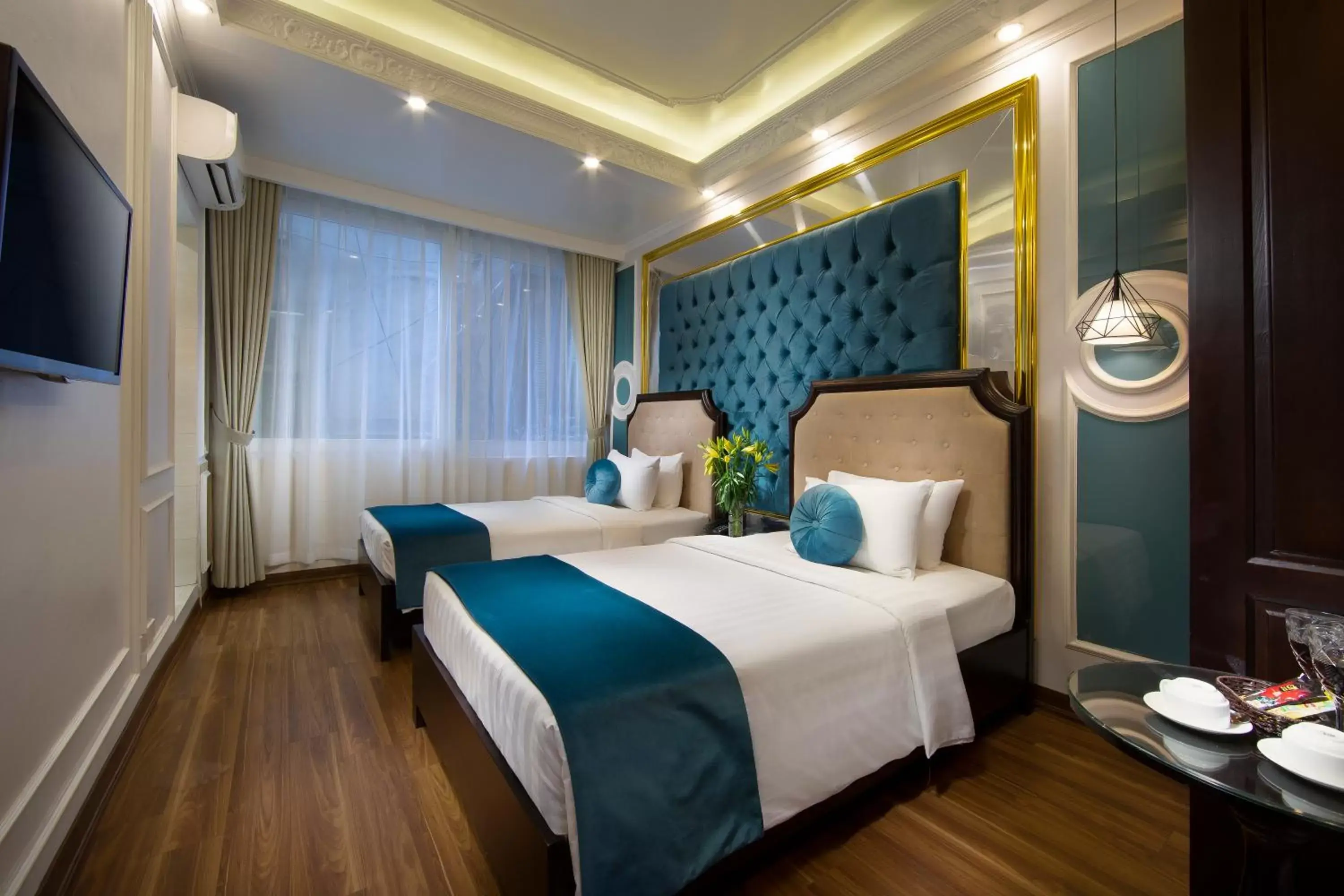 Photo of the whole room, Bed in Hanoi Royal Palace Hotel 2