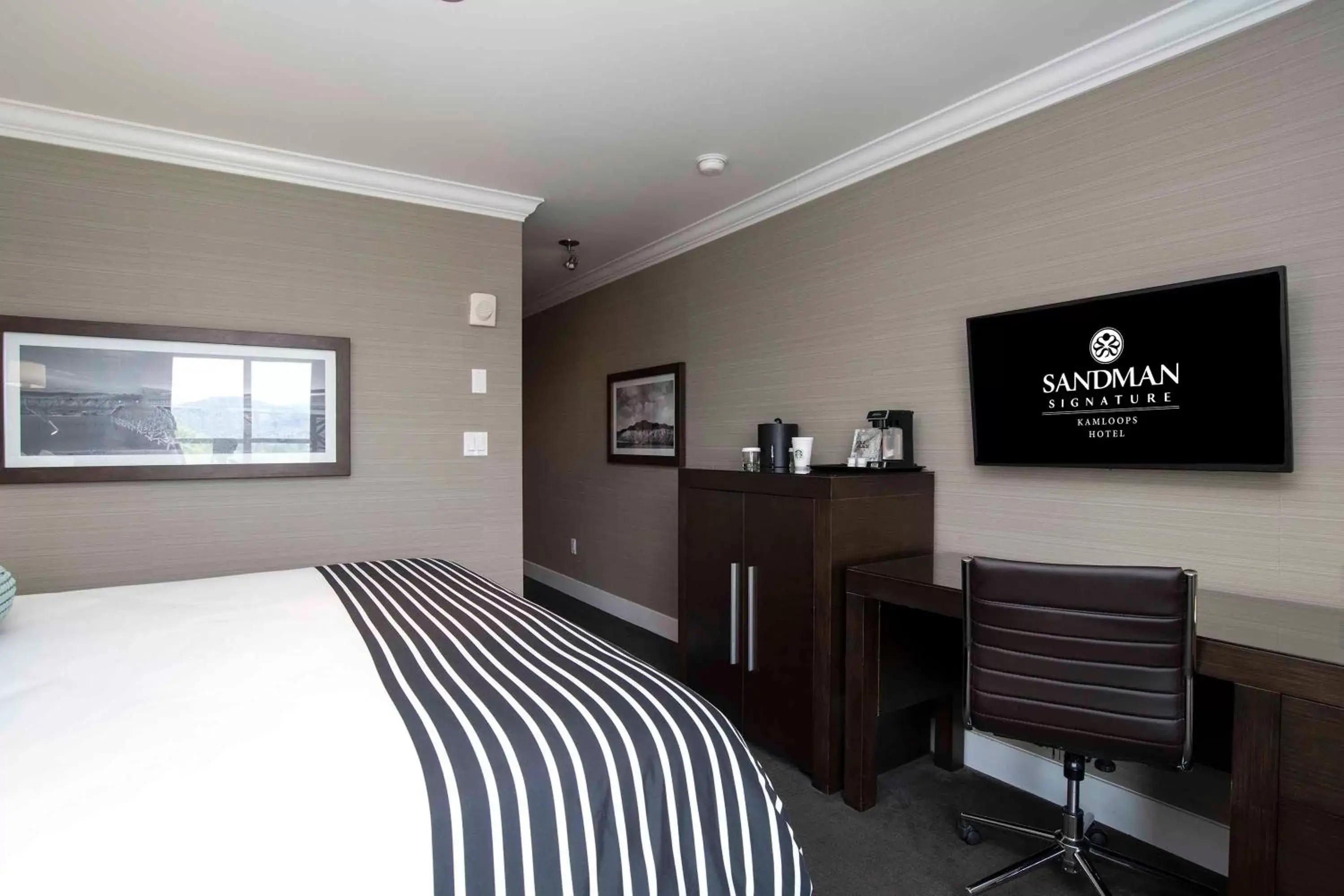 Bedroom in Sandman Signature Kamloops Hotel