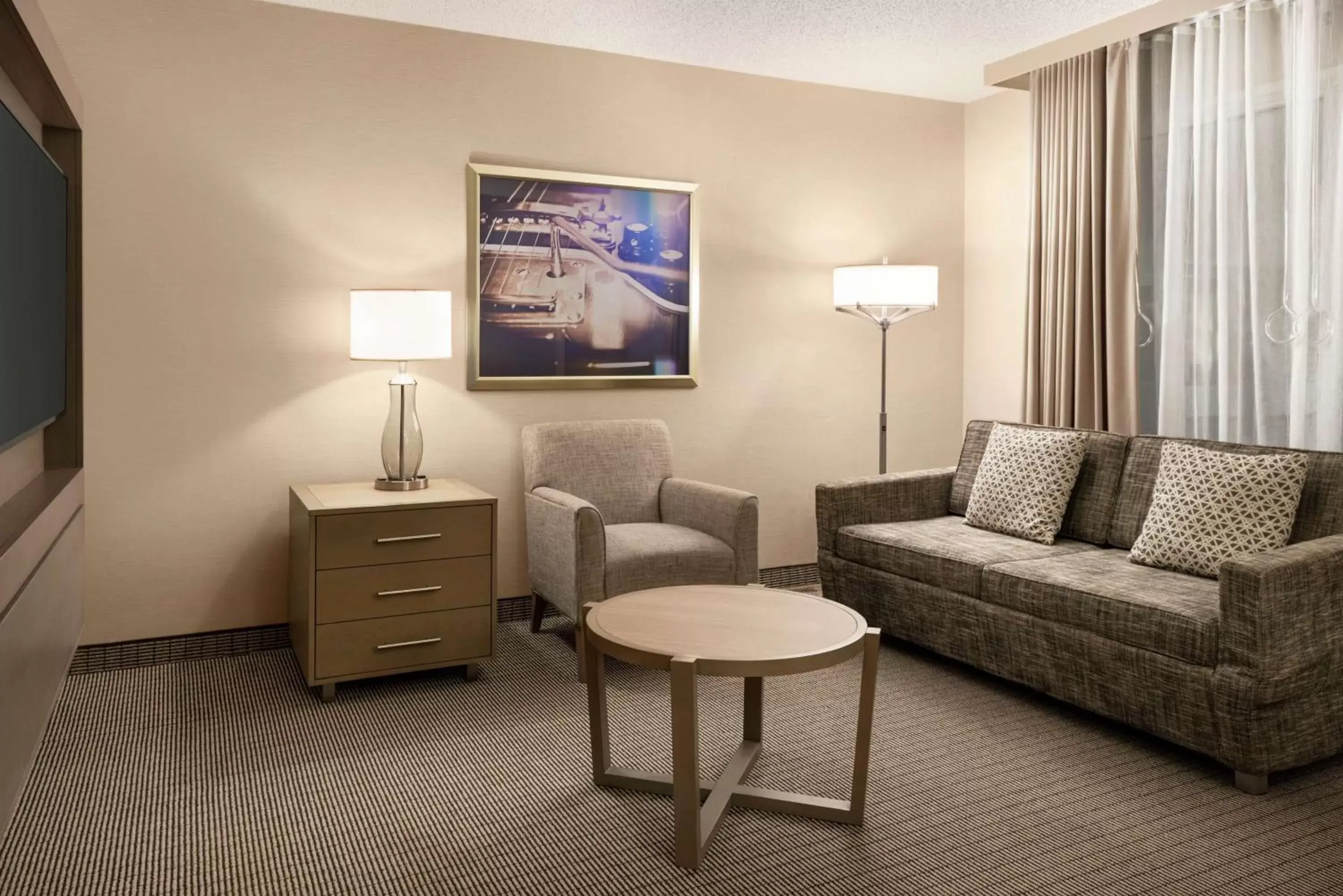 Bedroom, Seating Area in Embassy Suites by Hilton Cleveland Rockside