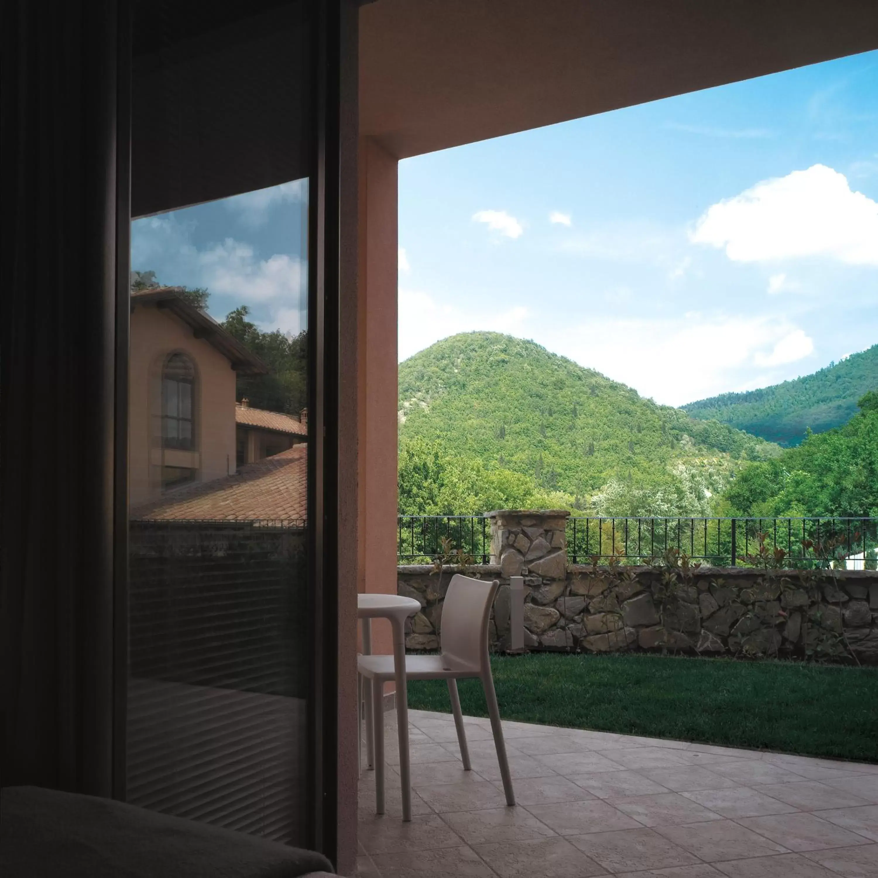 Balcony/Terrace, Mountain View in Meridiana Country Hotel