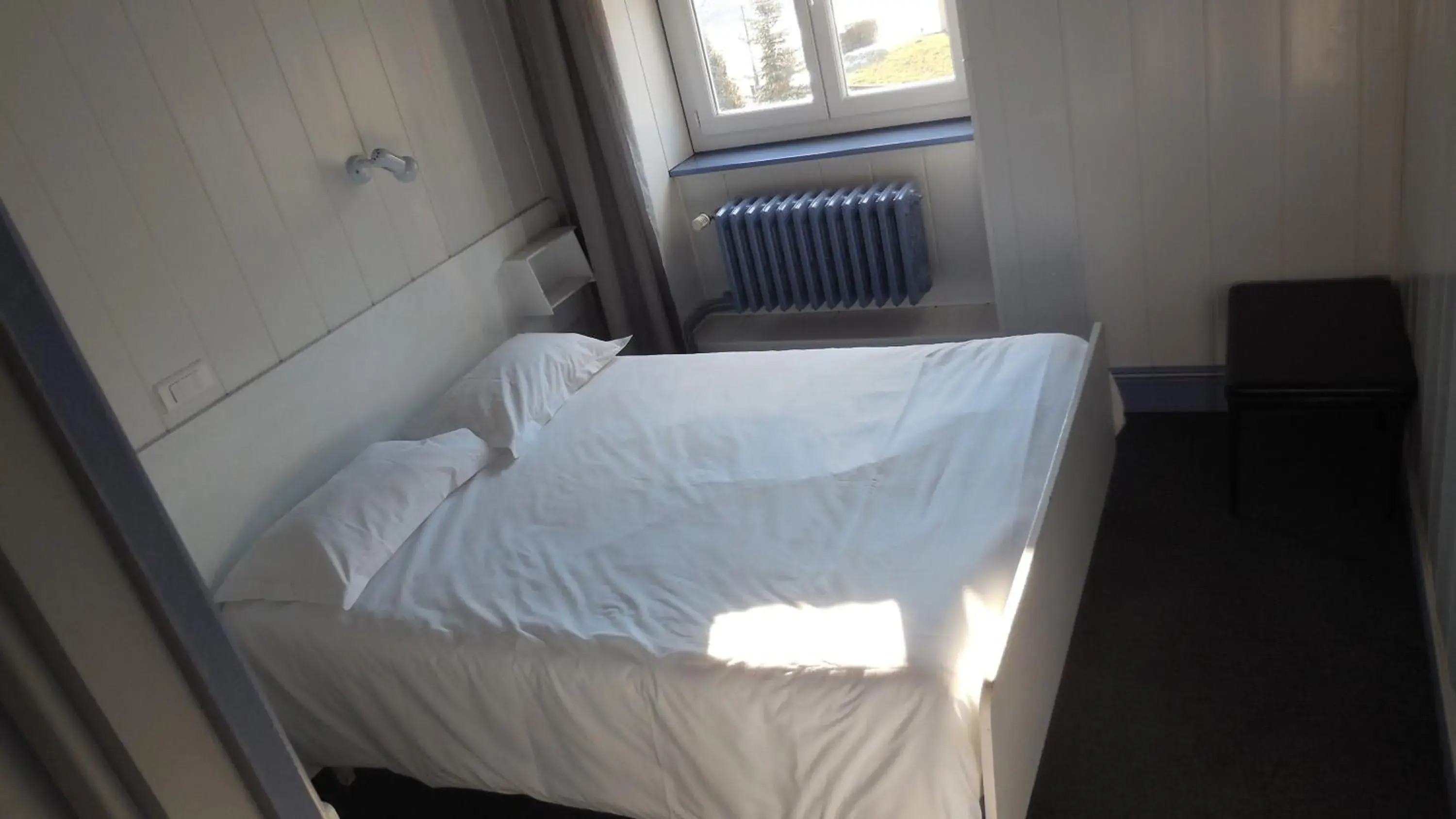 Photo of the whole room, Bed in Logis des Voyageurs