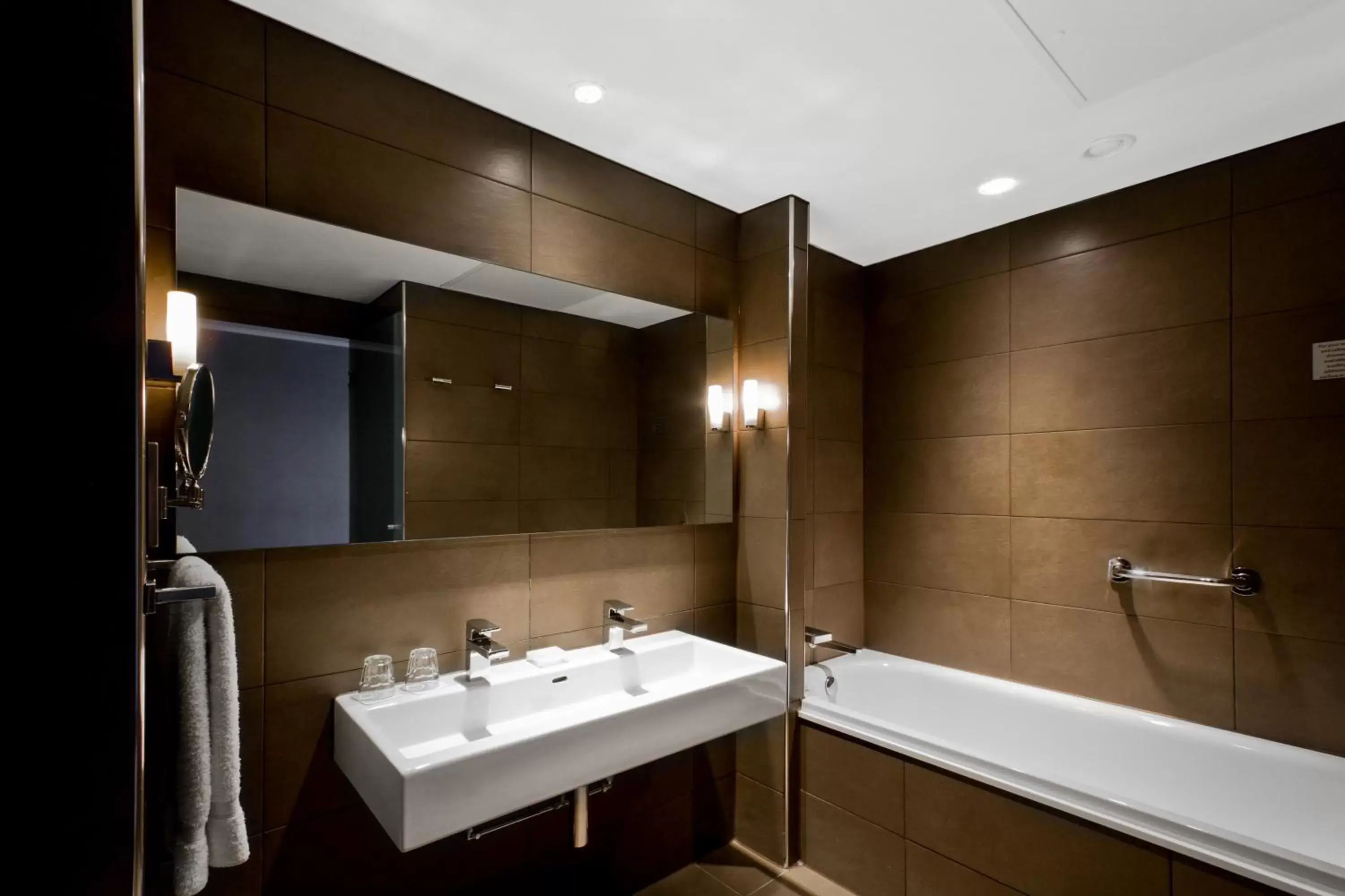 Bathroom in Radisson Blu Manchester Airport