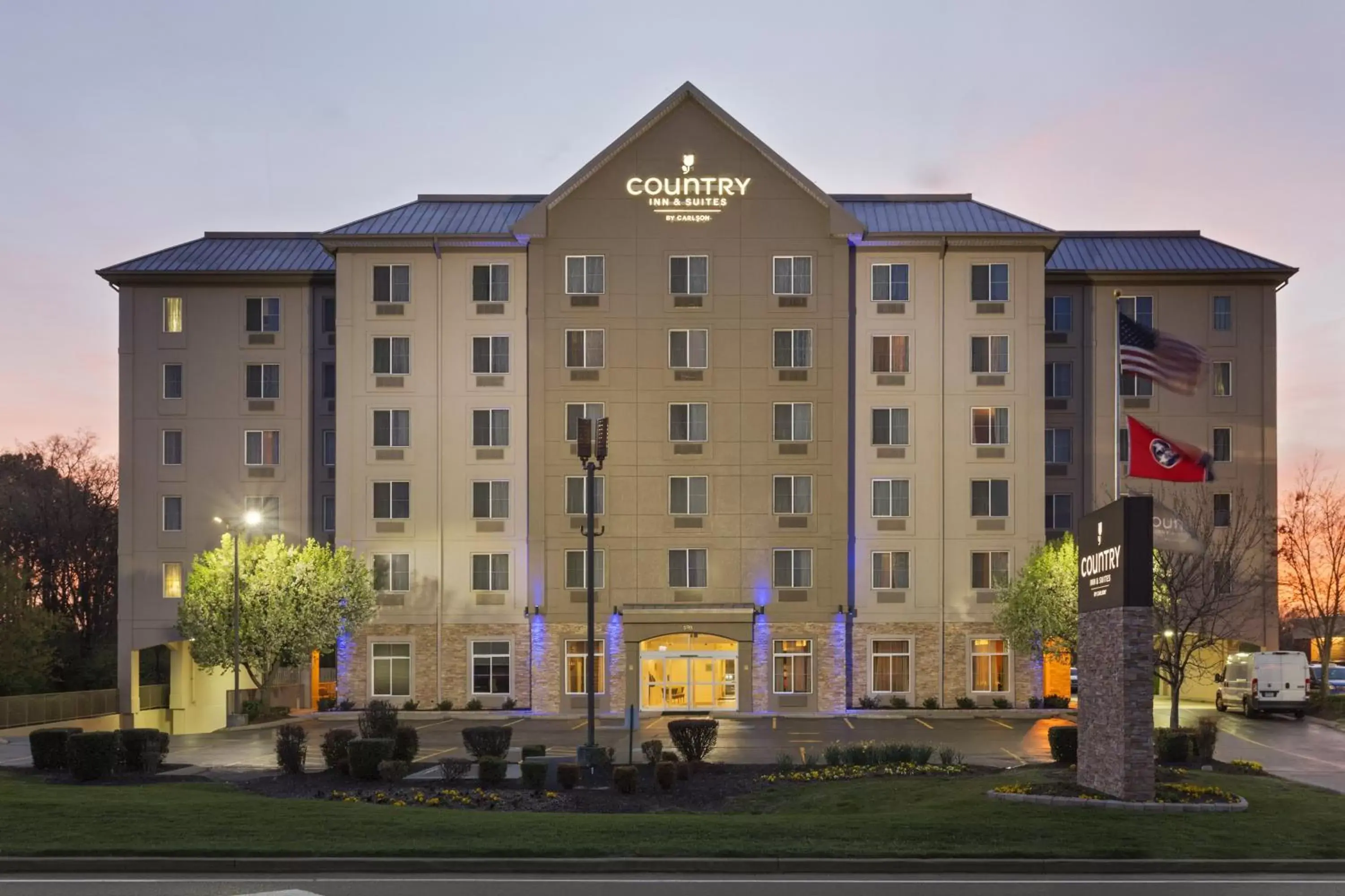 Property building in Country Inn & Suites by Radisson Nashville Airport TN Property building in Country Inn & Suites by Radisson Nashville Airport TN