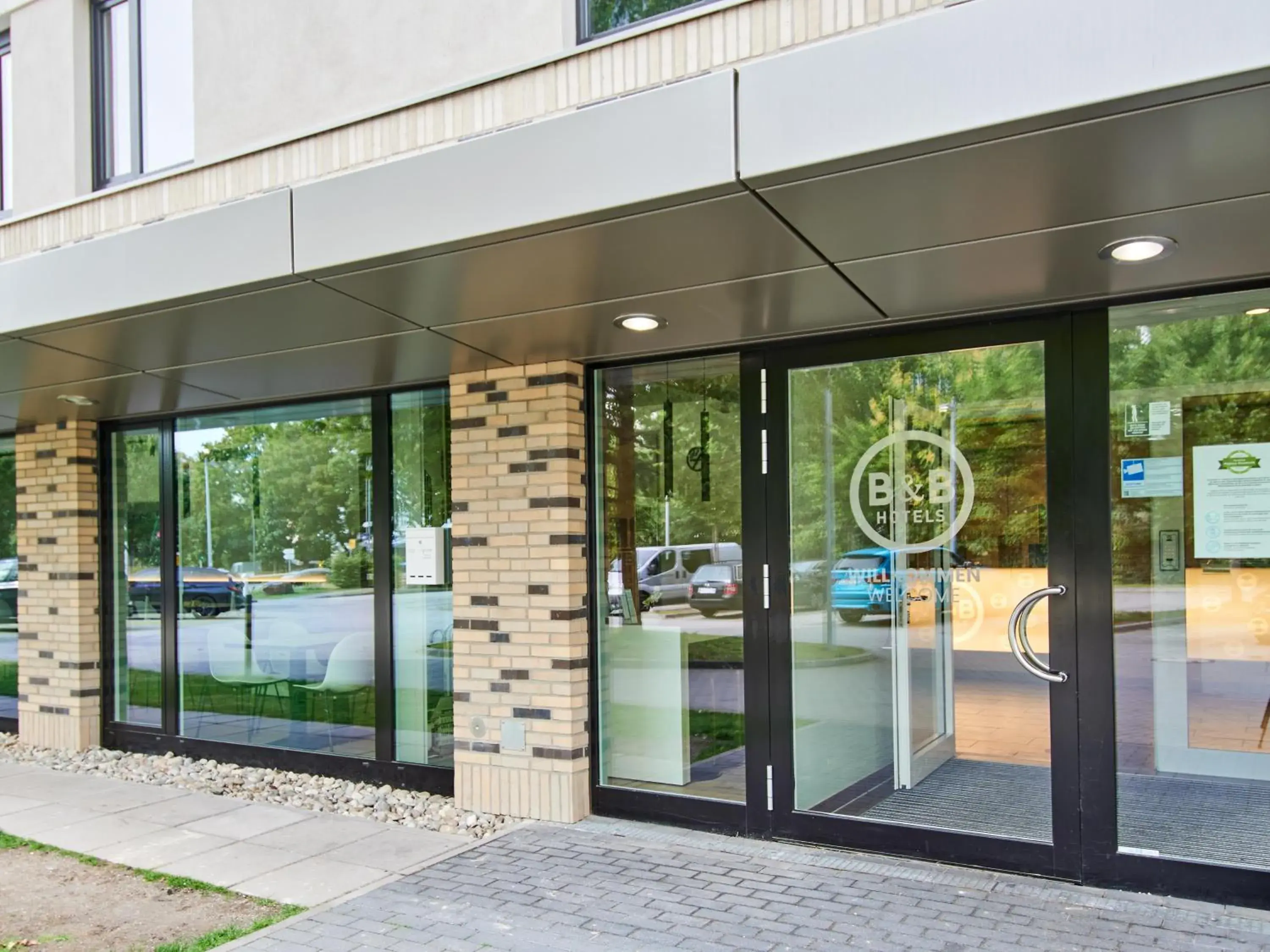 Property building in B&B Hotel Frankfurt-West