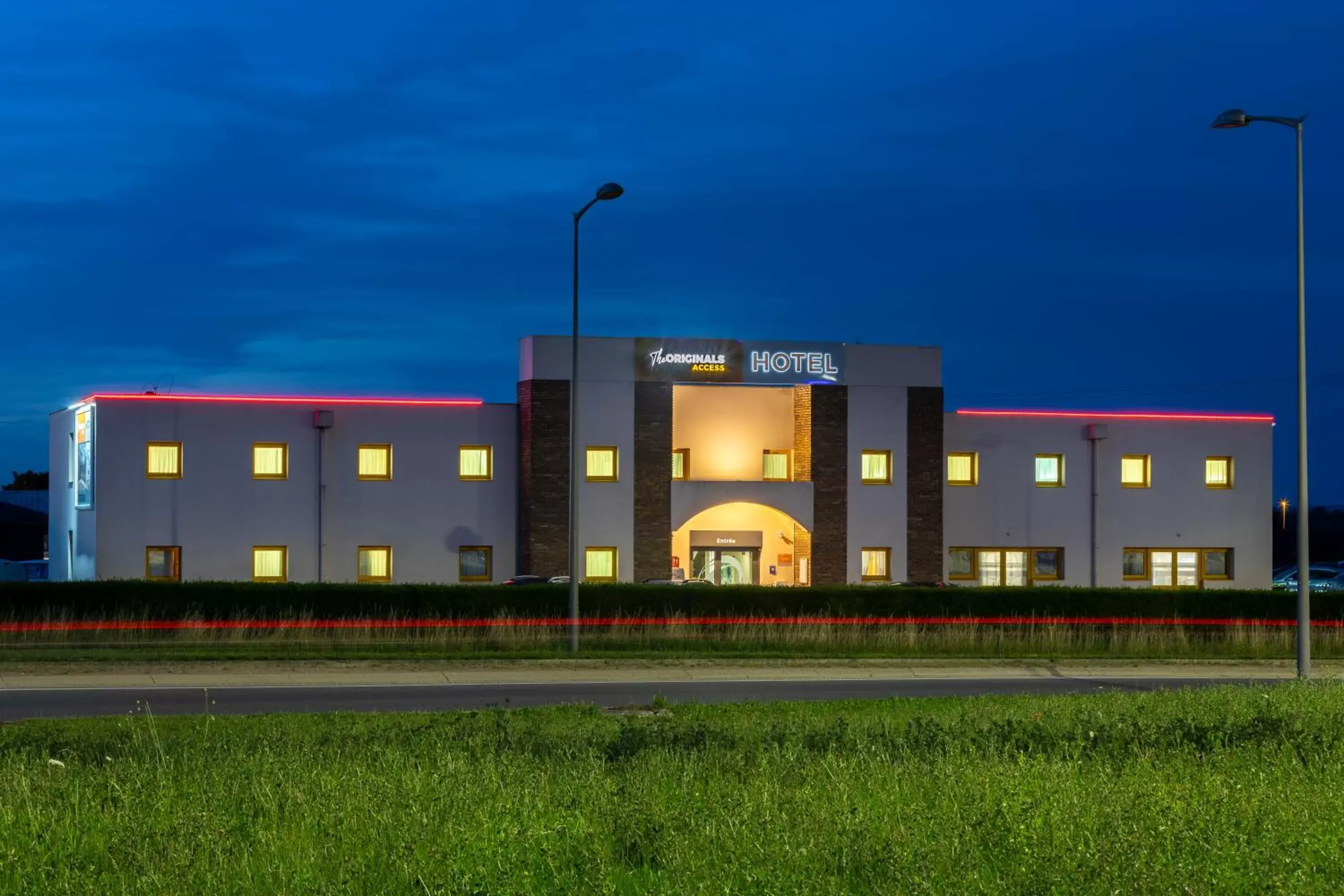 Property building in Hôtel The Originals Access, Bourges Nord Saint-Doulchard Property building in Hôtel The Originals Access, Bourges Nord Saint-Doulchard