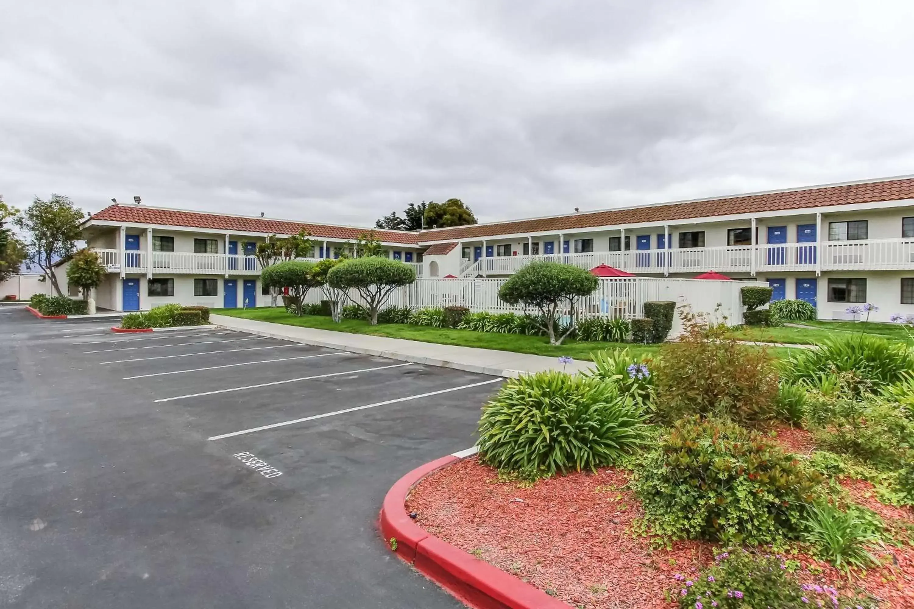 Property Building in Motel 6-Salinas, CA - North Monterey Area