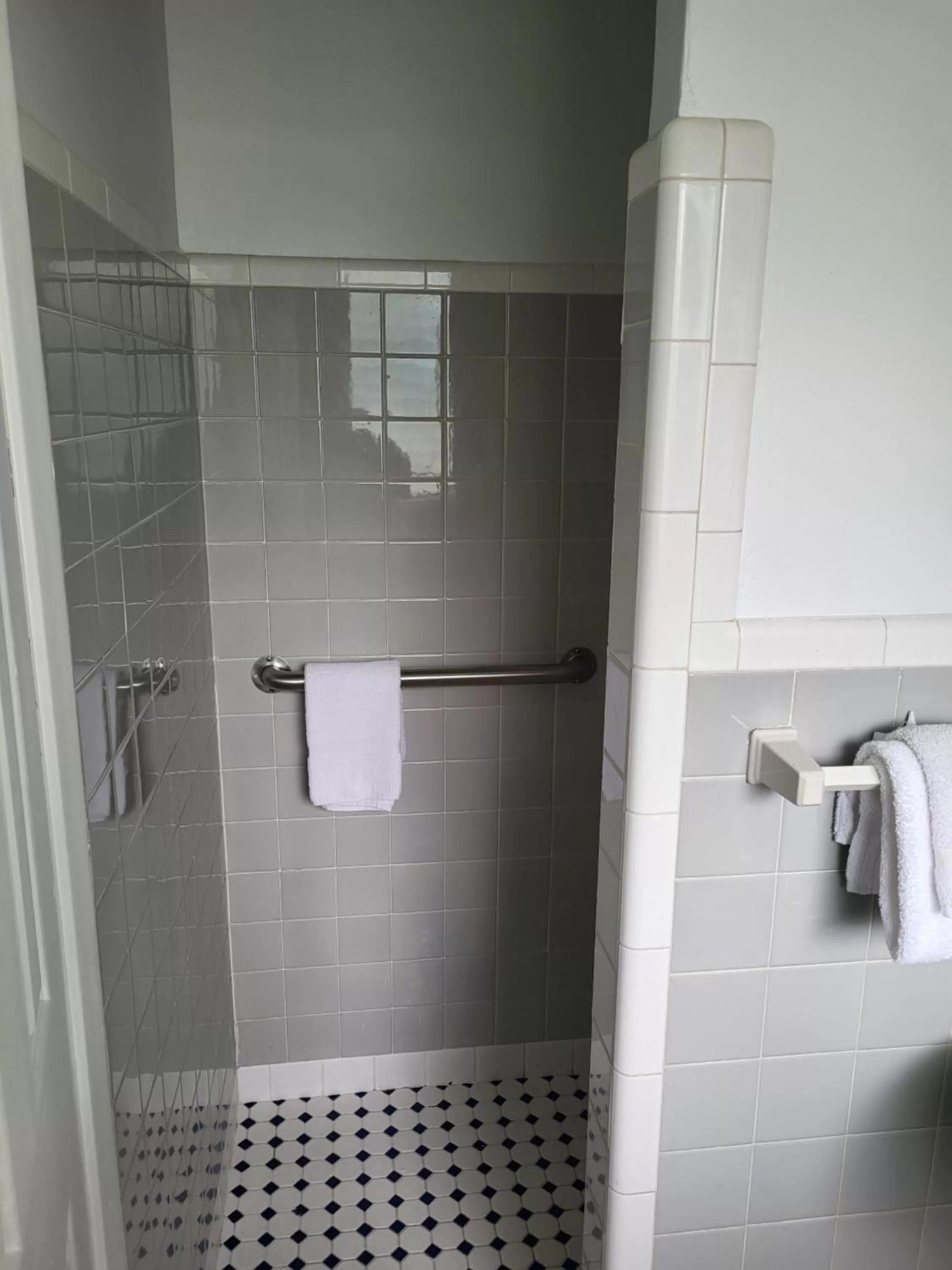 Bathroom in Green Island Inn