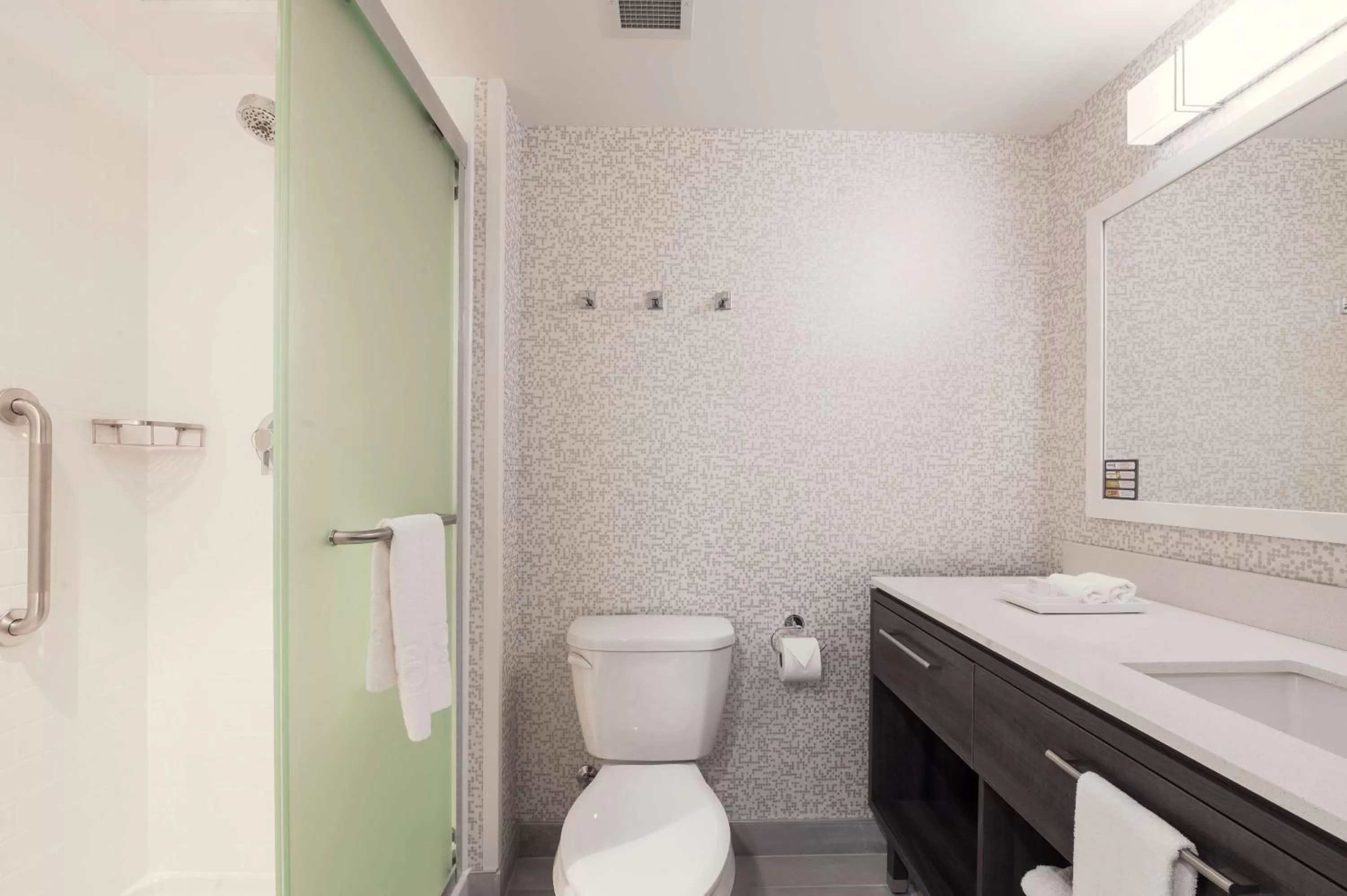 Bathroom in Home2 Suites By Hilton Quebec City