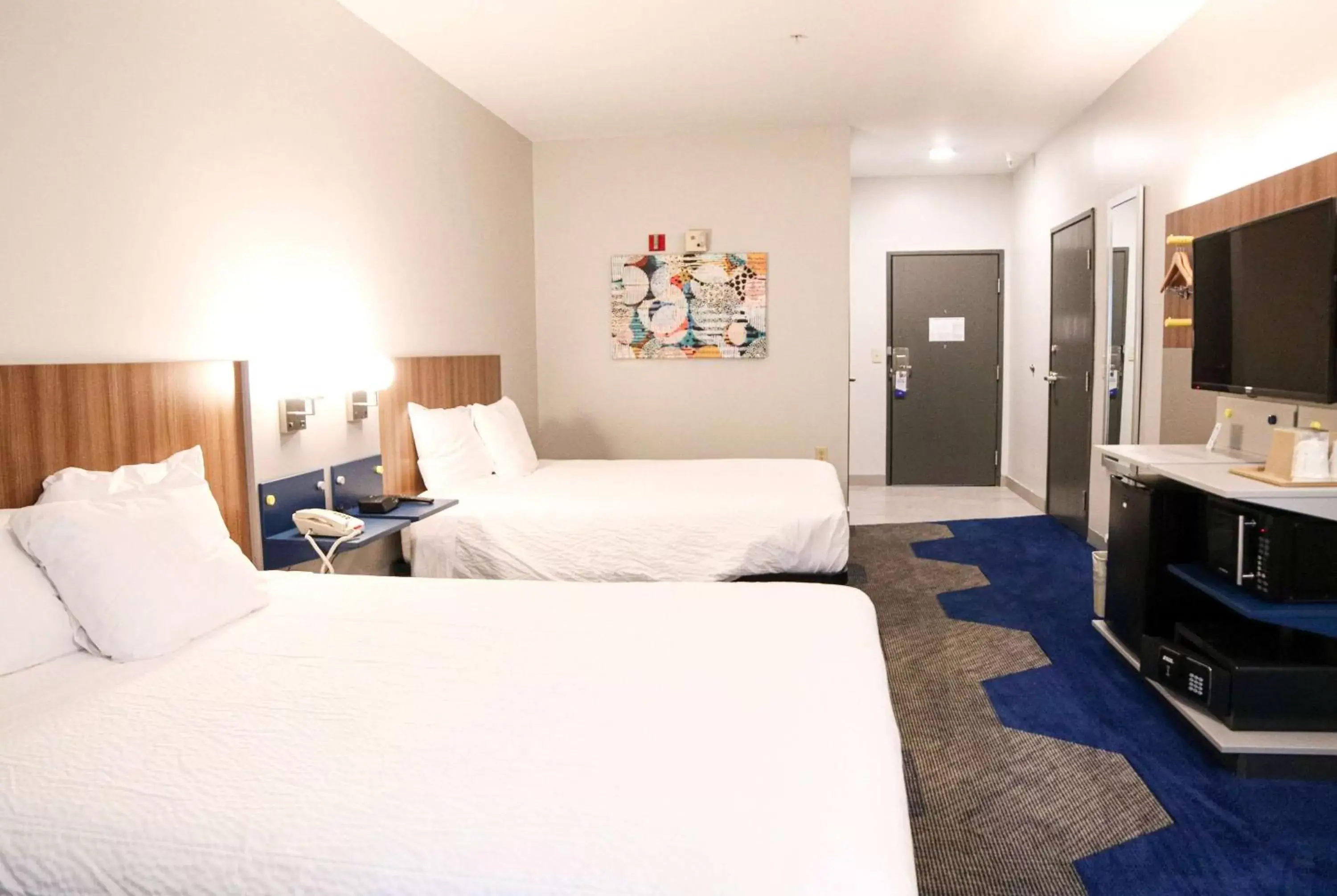 Bed in Microtel Inn & Suites by Wyndham Charlotte/Northlake