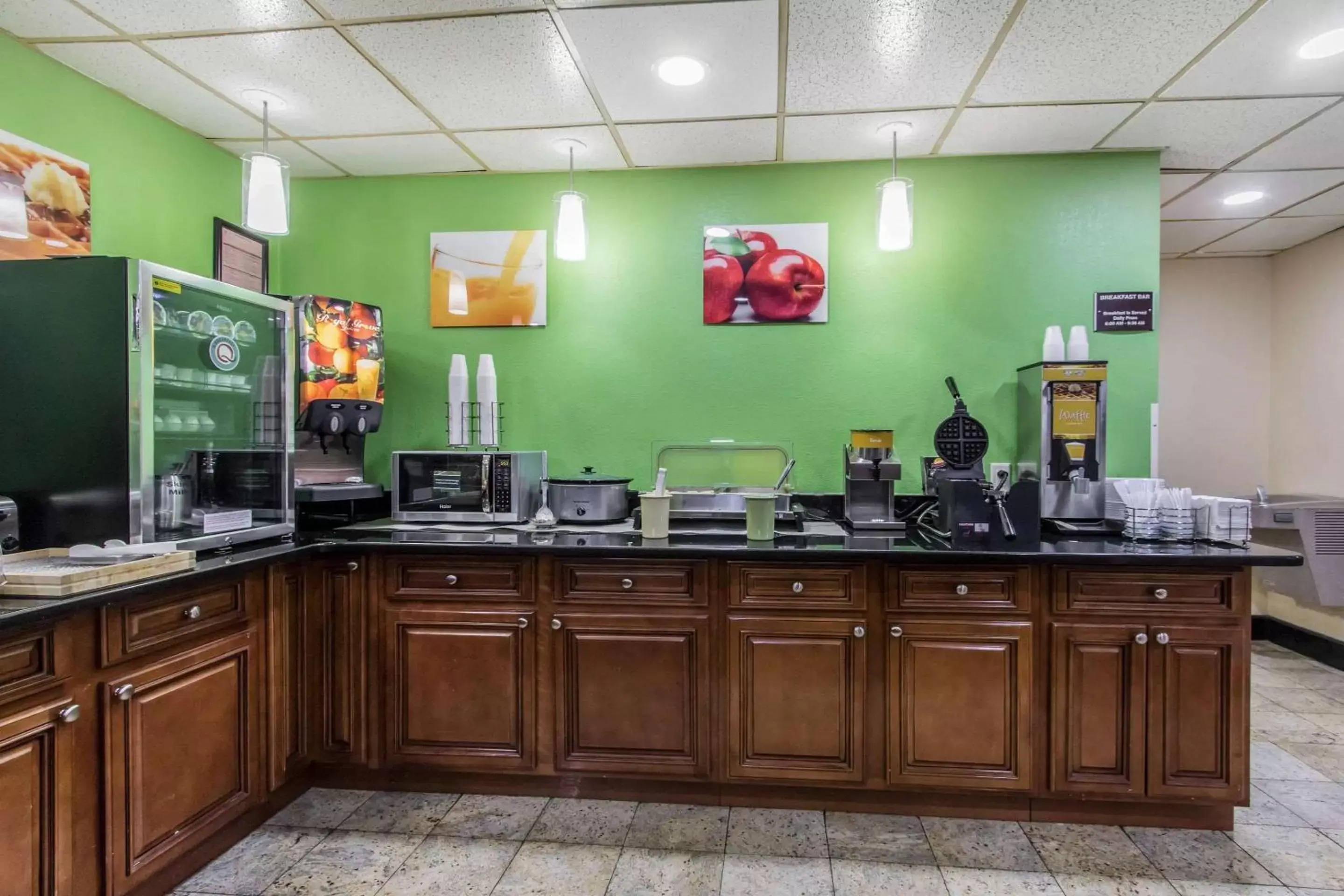 Restaurant/places to eat, Kitchen/Kitchenette in Quality Inn Hixson-Chattanooga