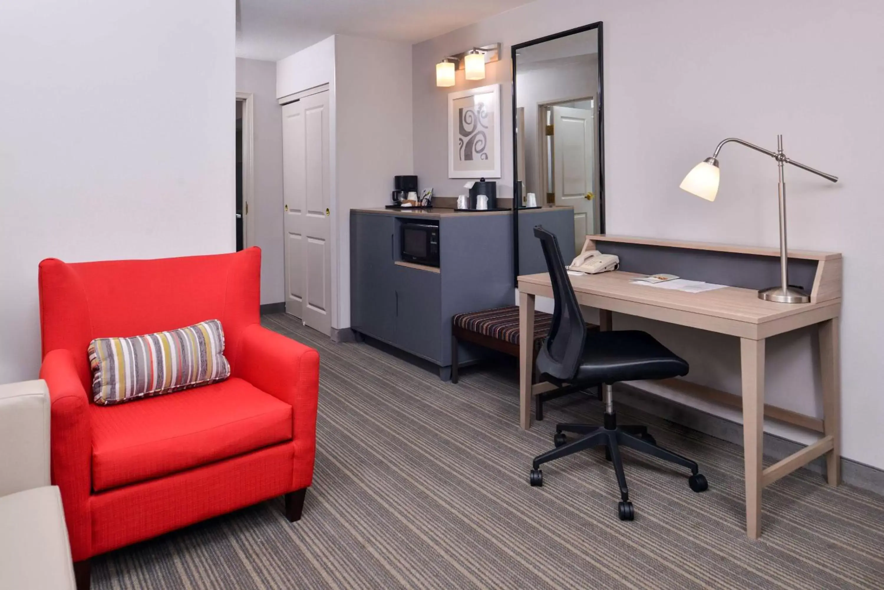 Photo of the whole room, Seating Area in Country Inn & Suites by Radisson, Tinley Park, IL