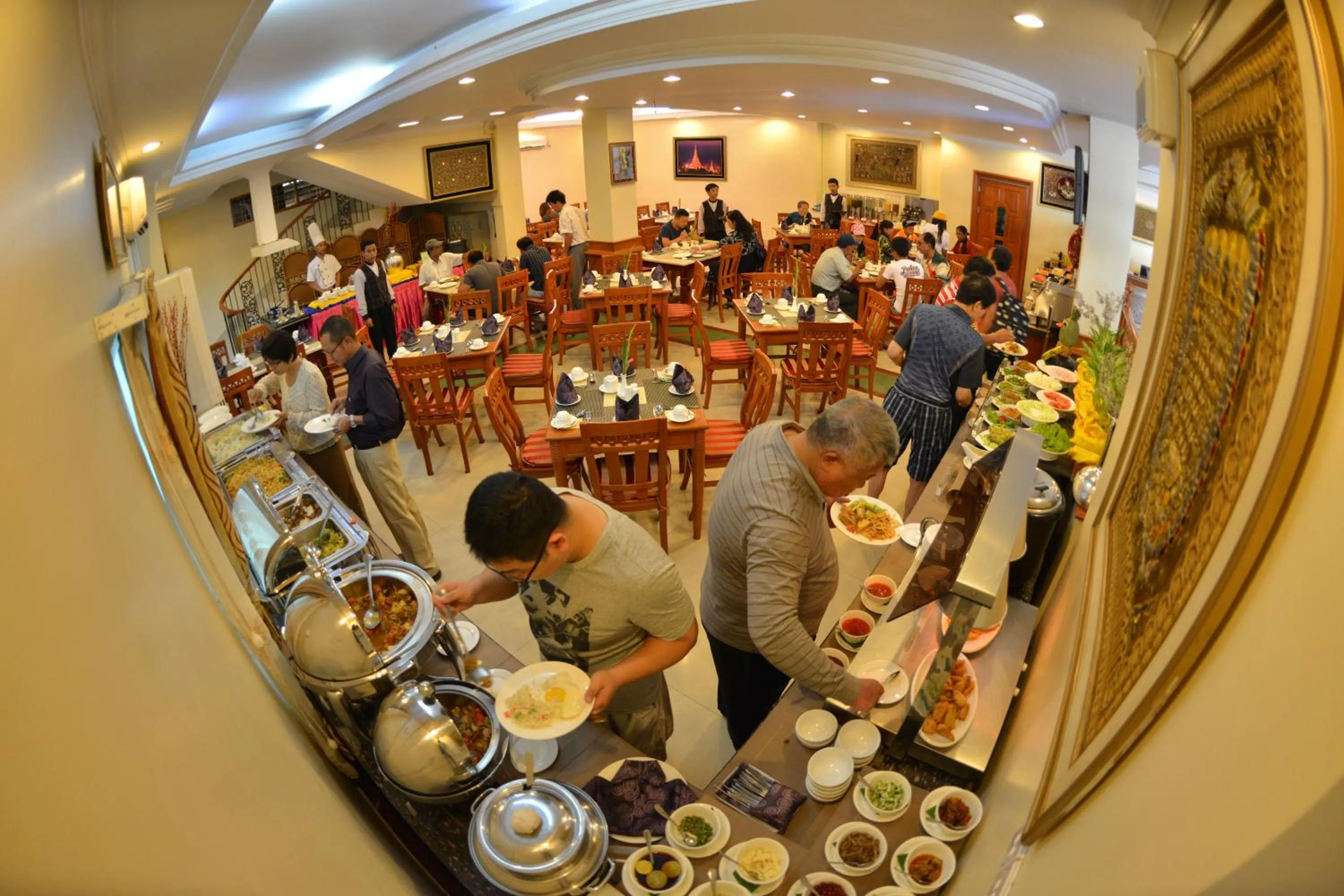 Restaurant/places to eat in Grand Palace Hotel