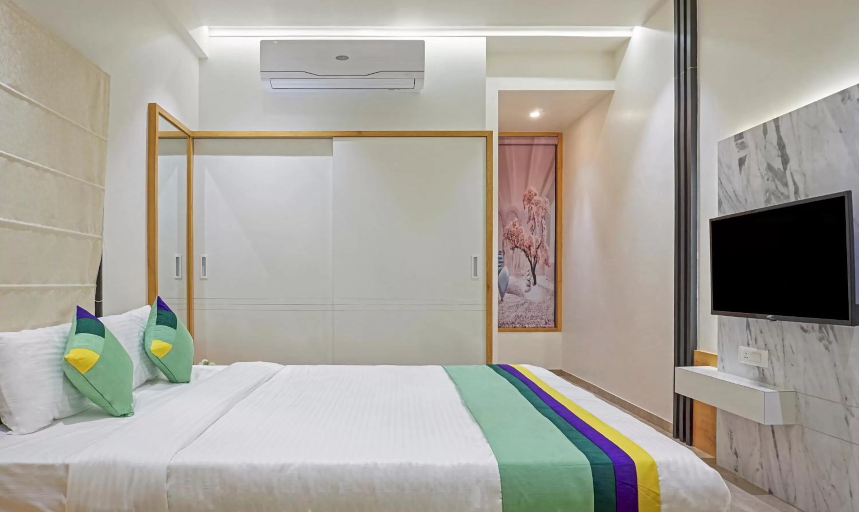 Bedroom, Bed in Treebo The Utsav, Nashik