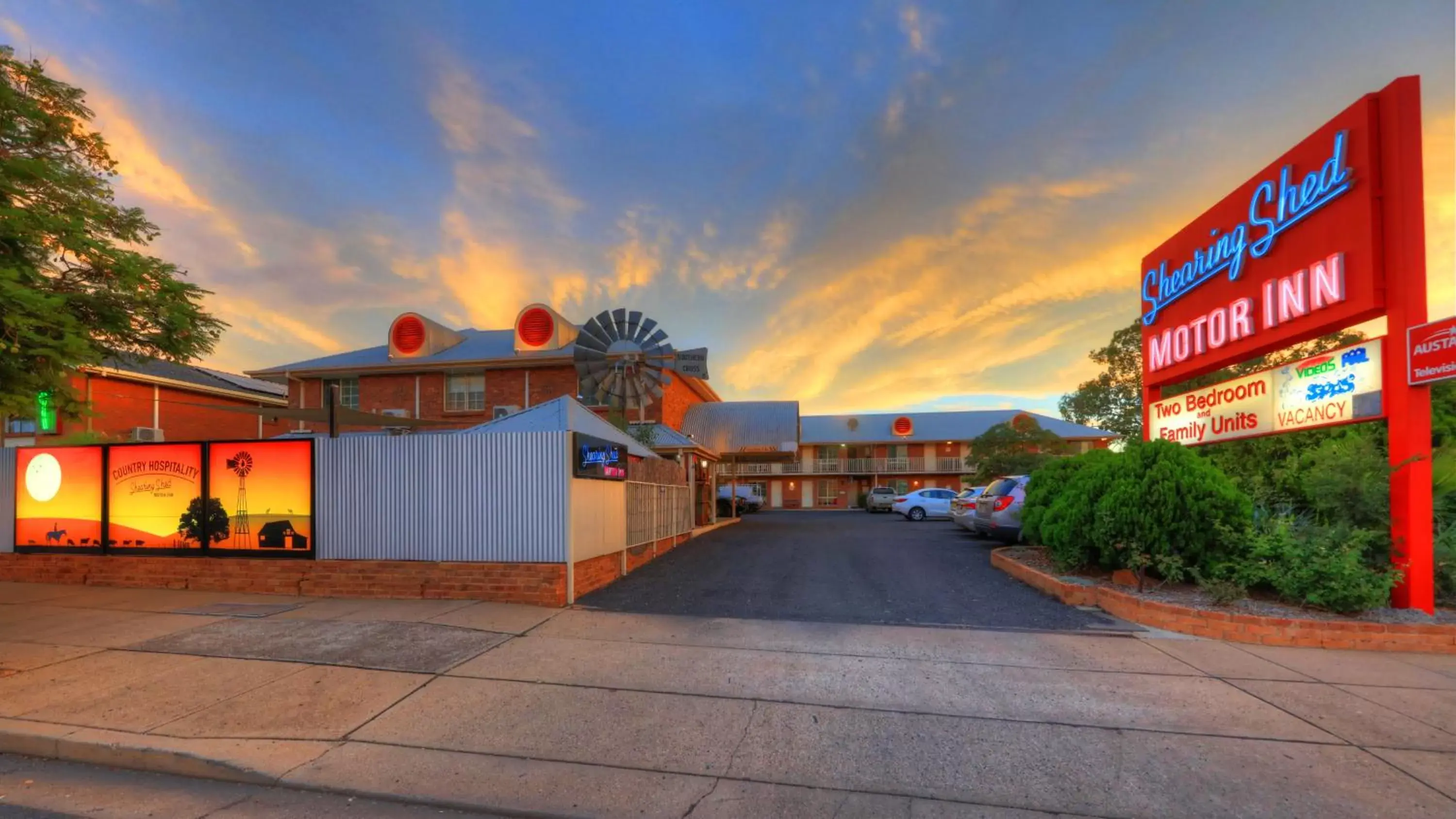 Facade/entrance, Property Building in Shearing Shed Motor Inn