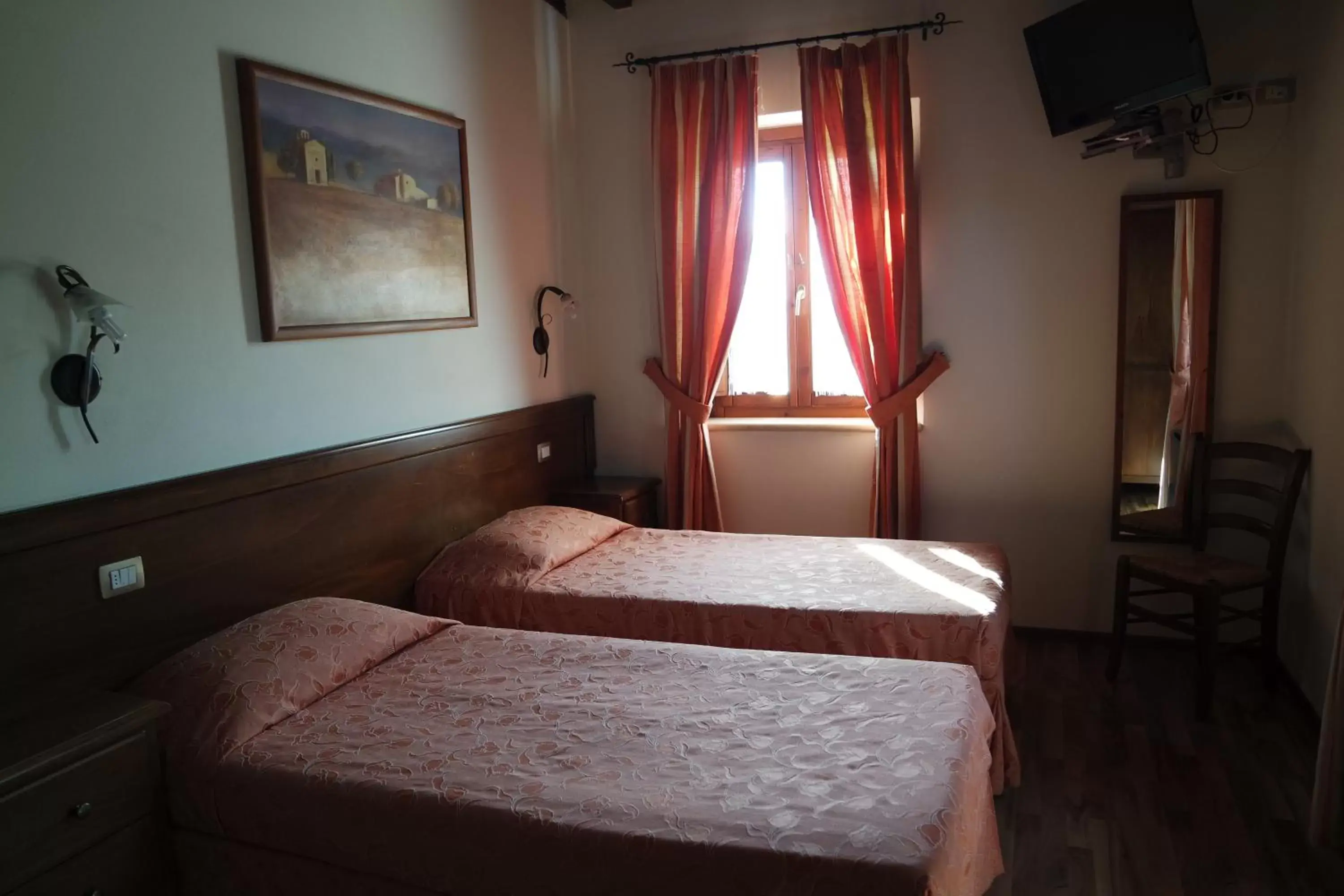 Photo of the whole room, Bed in Fonte Dei Tufi