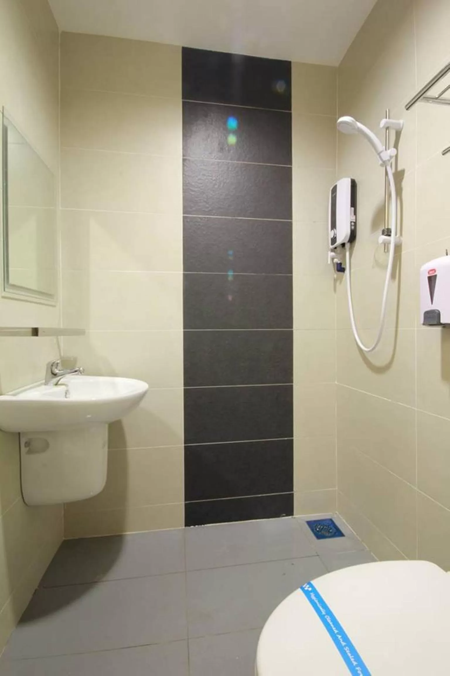 Bathroom in Sandy Hotel Malacca