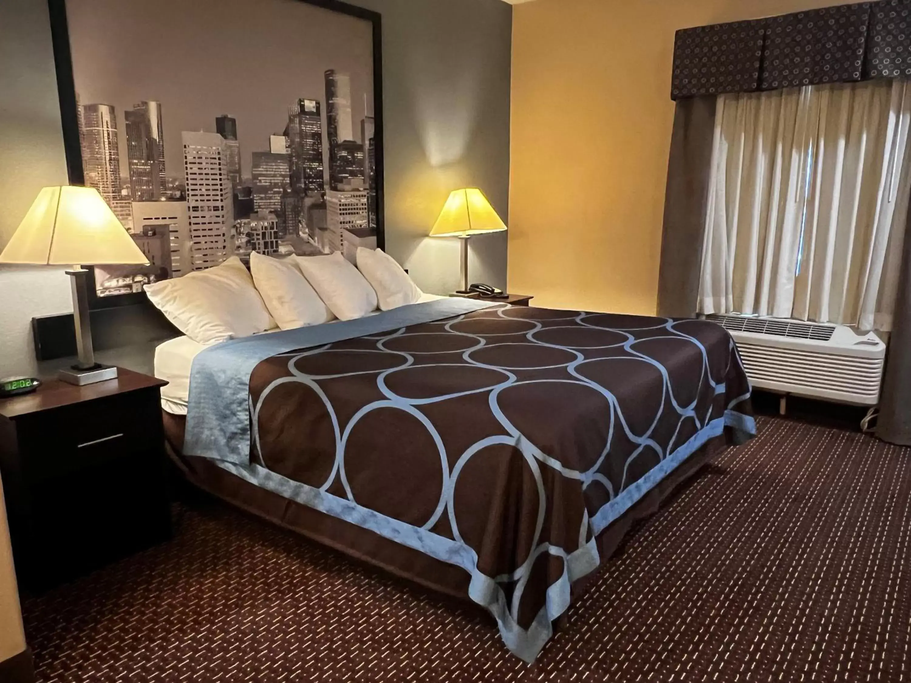 Bed in Super 8 by Wyndham Center Bed in Super 8 by Wyndham Center