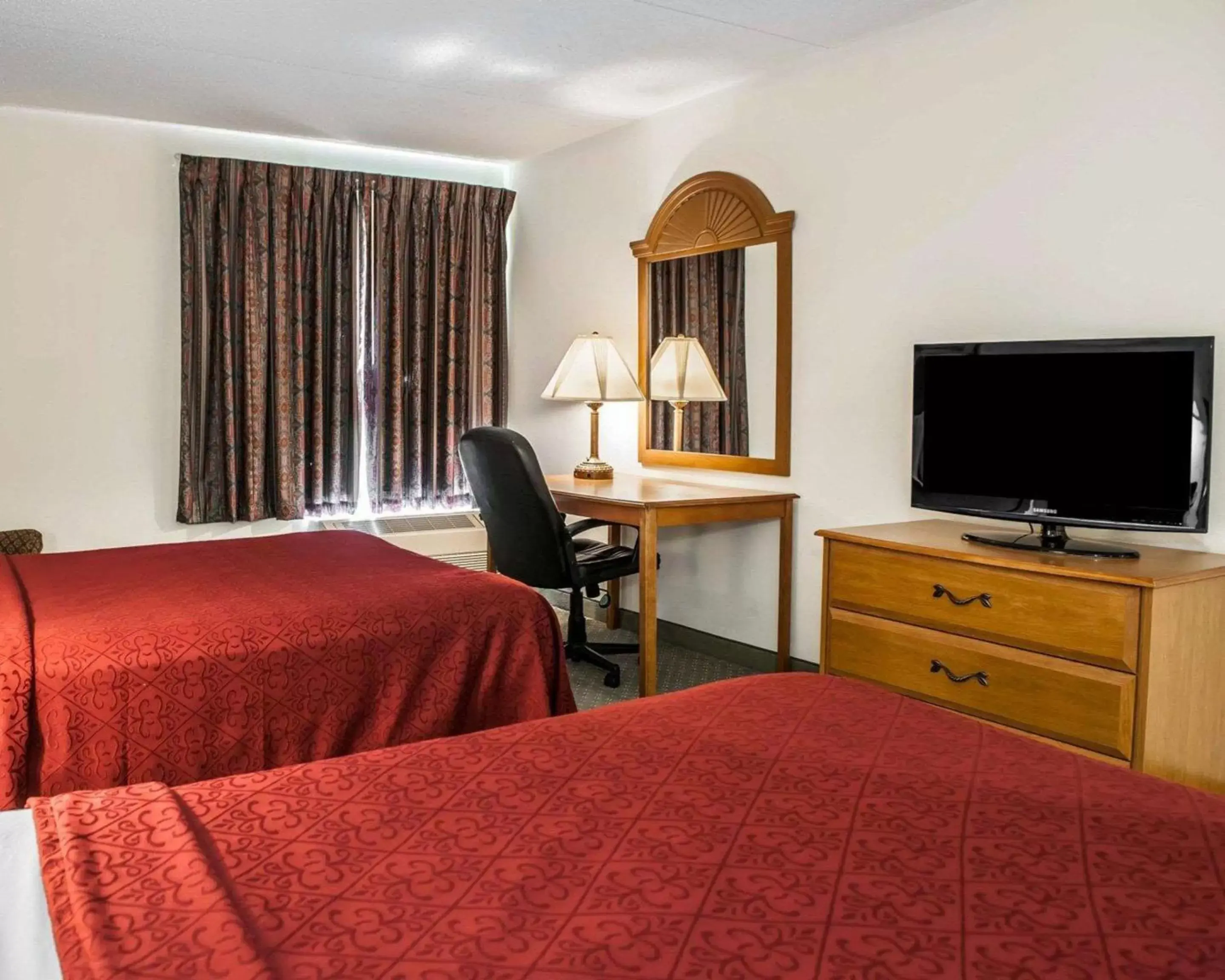 Photo of the whole room, Room Photo in Quality Inn Rochester