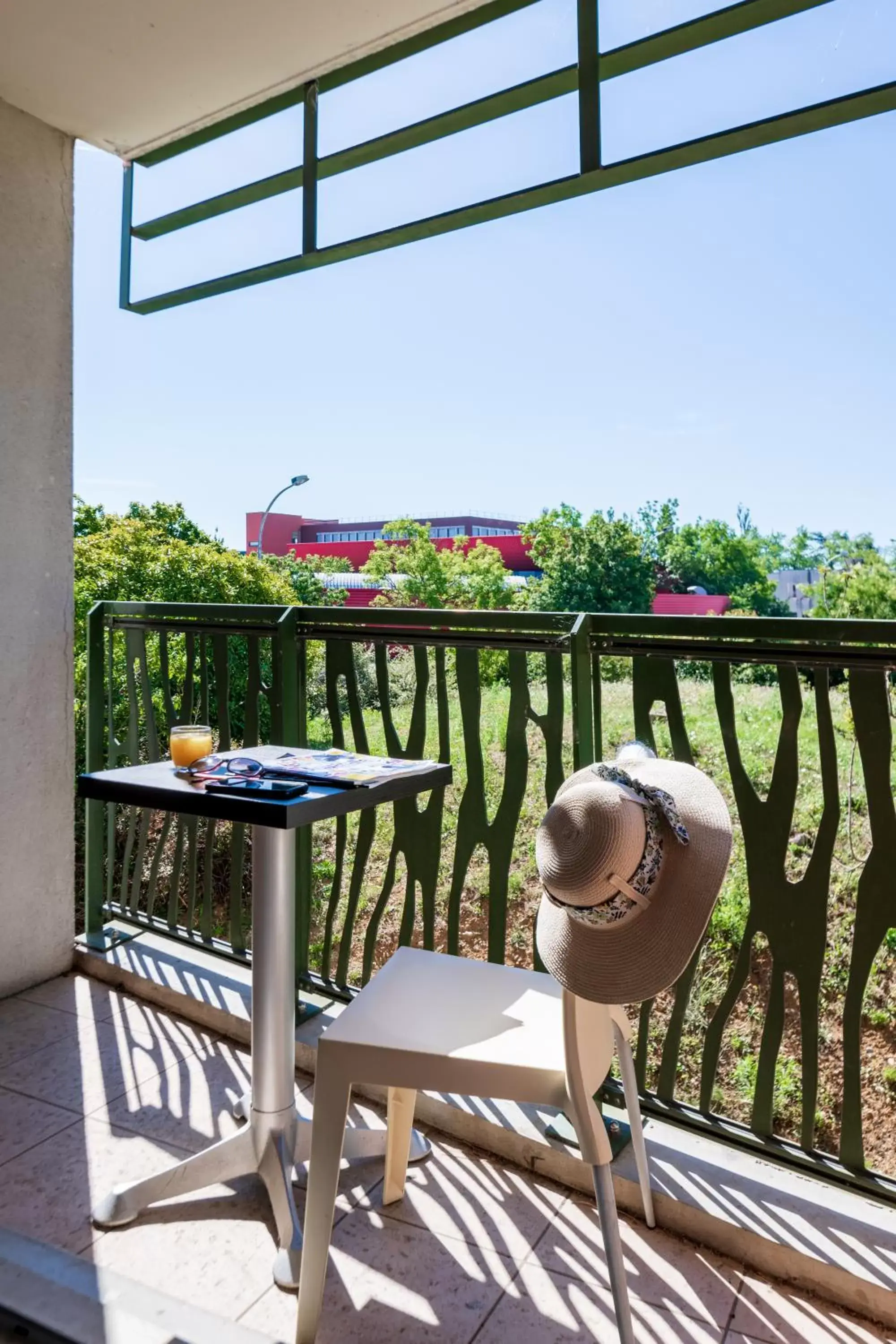 Patio, Balcony/Terrace in Cerise Valence