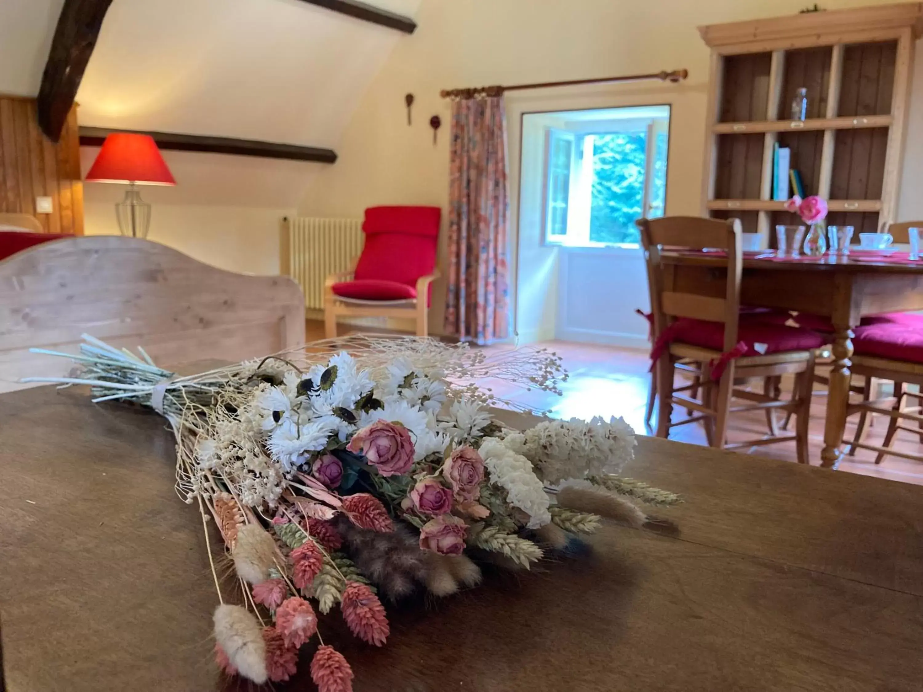 Photo of the whole room, Dining Area in Manoir de Saint-Fiacre