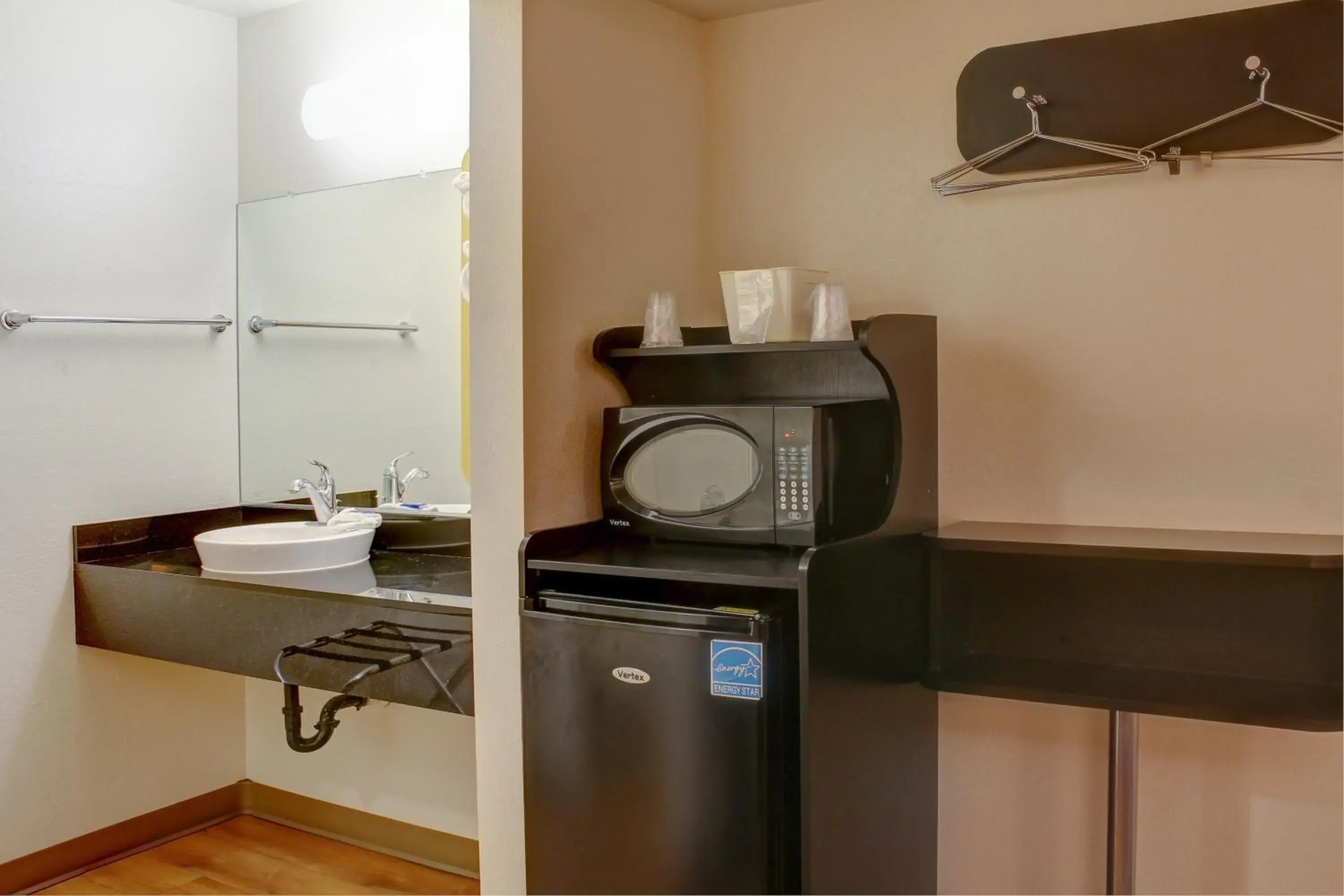 Bedroom, Kitchen/Kitchenette in Motel 6-Bishop, CA