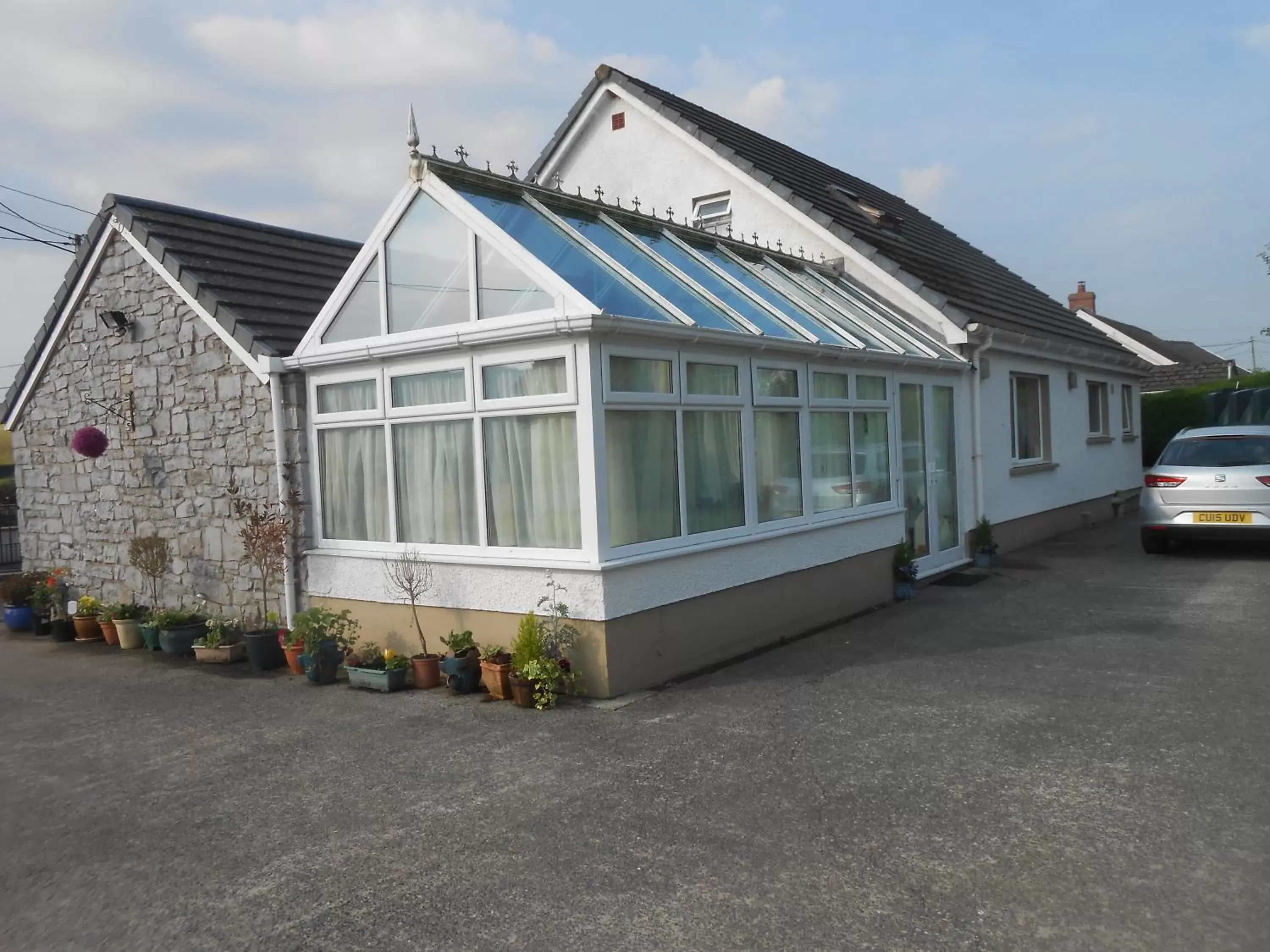 Property Building in Lletygwilym, Heol dwr