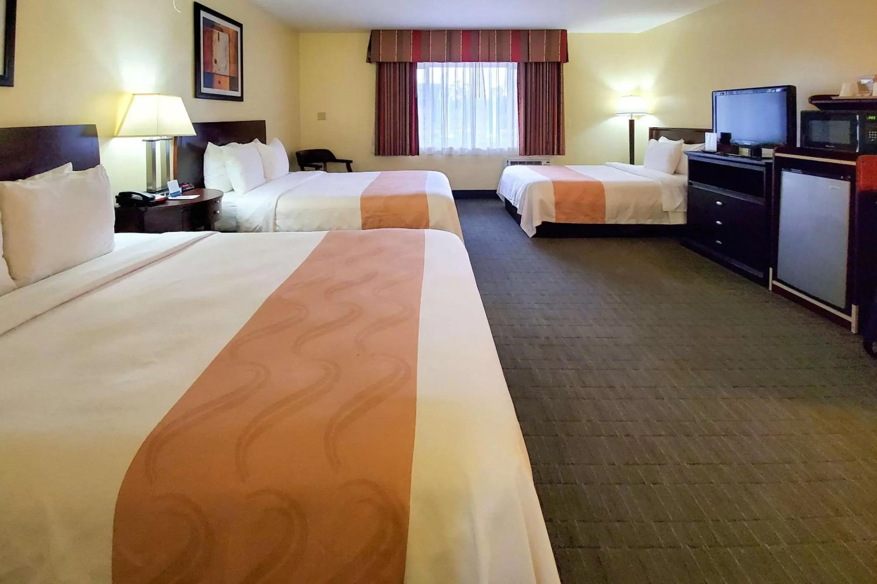 Bedroom, Bed in Quality Inn & Suites Anaheim at the Park